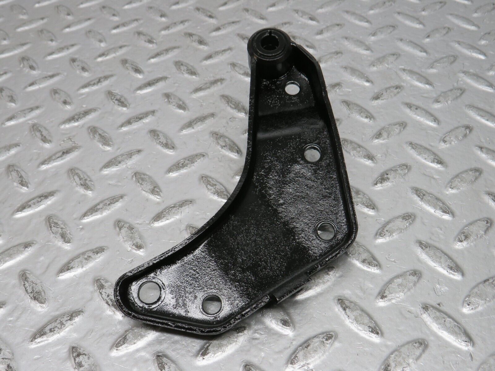 32128 Mercedes-Benz W123 230E Alternator Generator Bracket