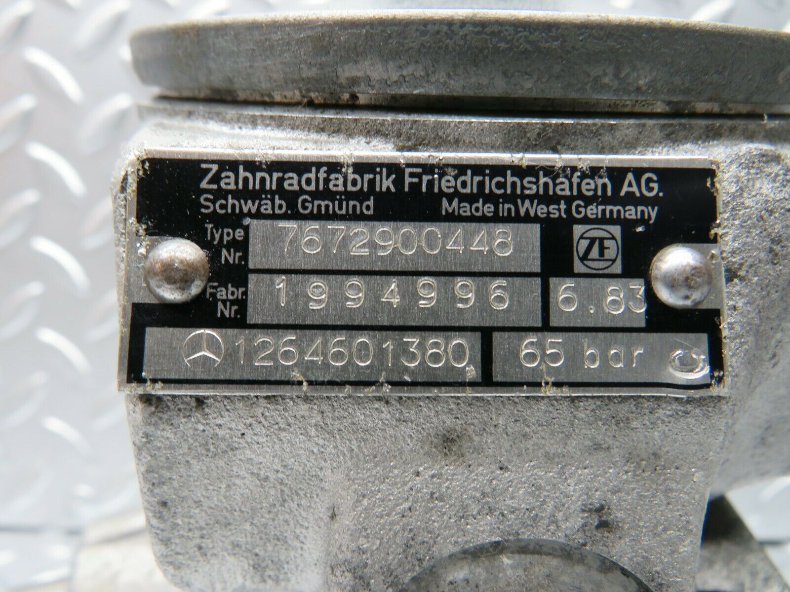 24116 Mercedes-Benz W123 280E Power Steering Pump 7672900448 1264601380