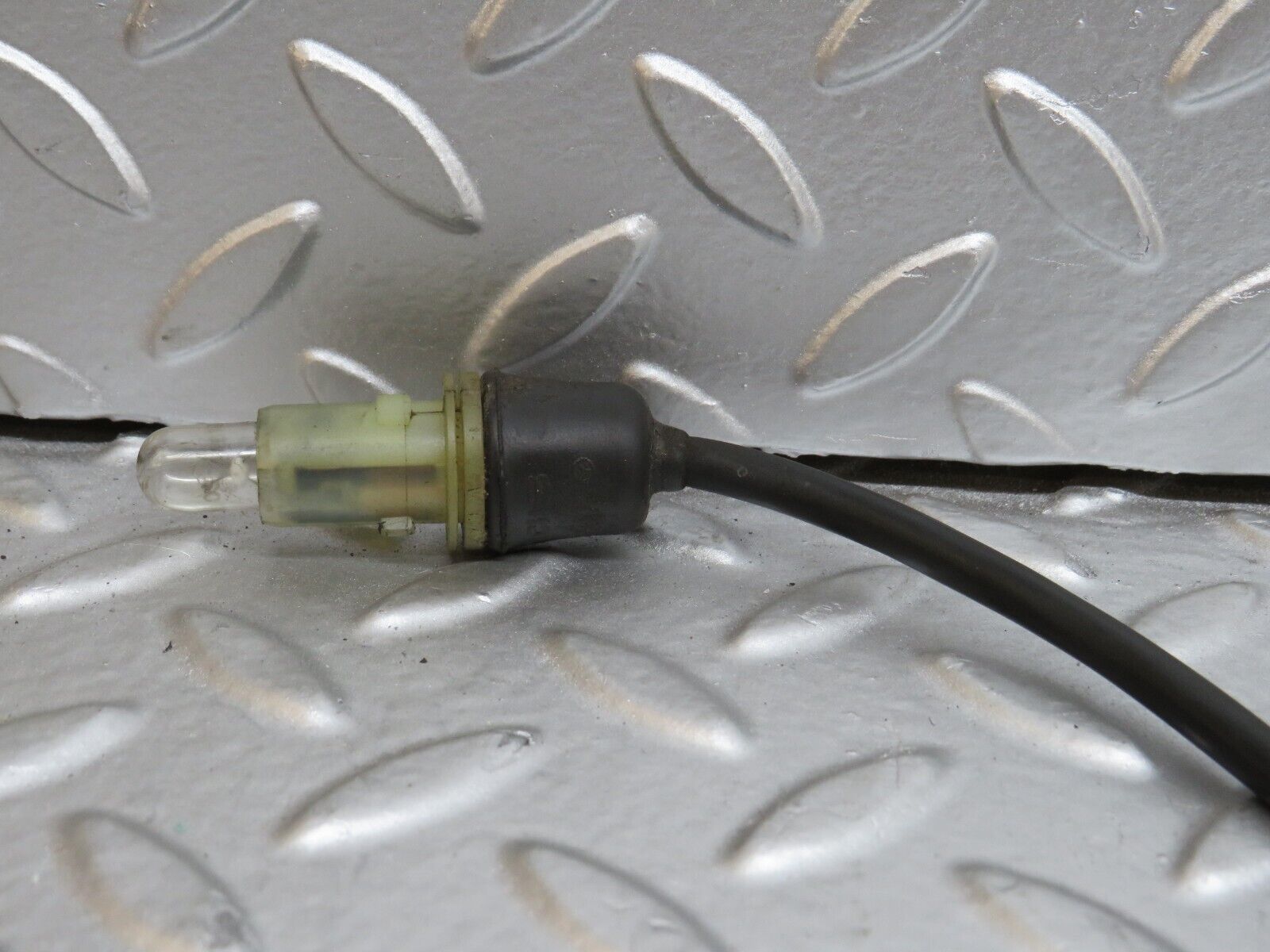 29595 Mercedes-Benz W124 230E Front Wing Indicator Cable Wire 1249971881