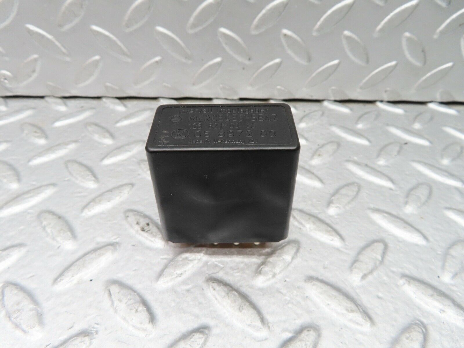 18195 Mercedes-Benz W123 200 Wiper Control Relay 1238210063