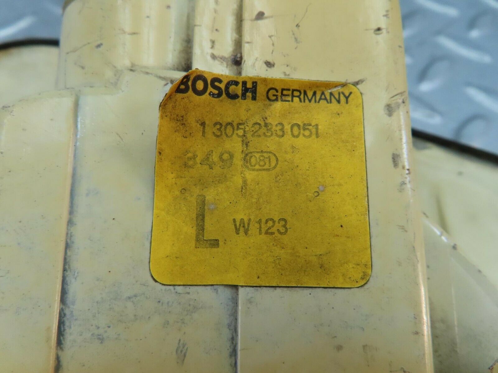 8112 Mercedes-Benz W123 Indicator Light Front Left Bosch 1305233051