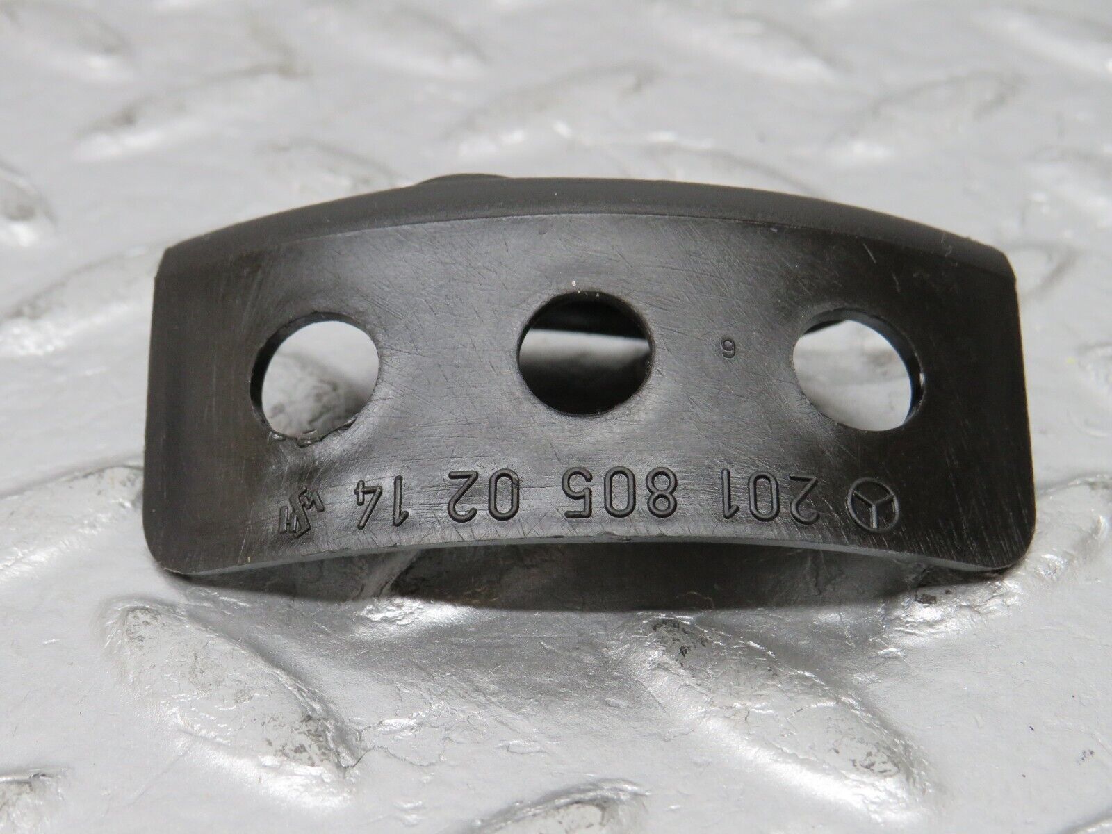 33694 Mercedes-Benz W201 190E 2.0L Vacuum Distributor Bracket 2018050214