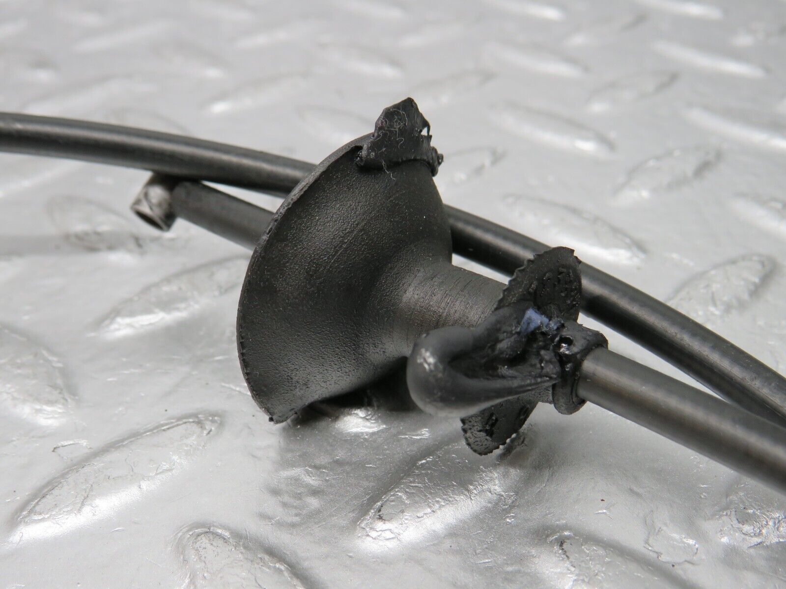 30927 Mercedes-Benz W201 190E 2.0L Bonnet Release Cable 1239970681