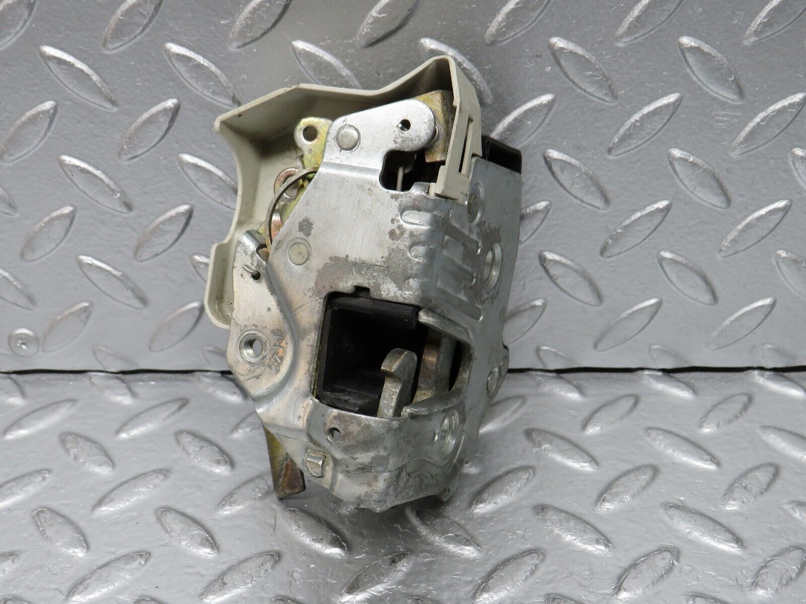 31393 Mercedes-Benz S124 220TE Wagon Rear Right Door Lock Mechanism