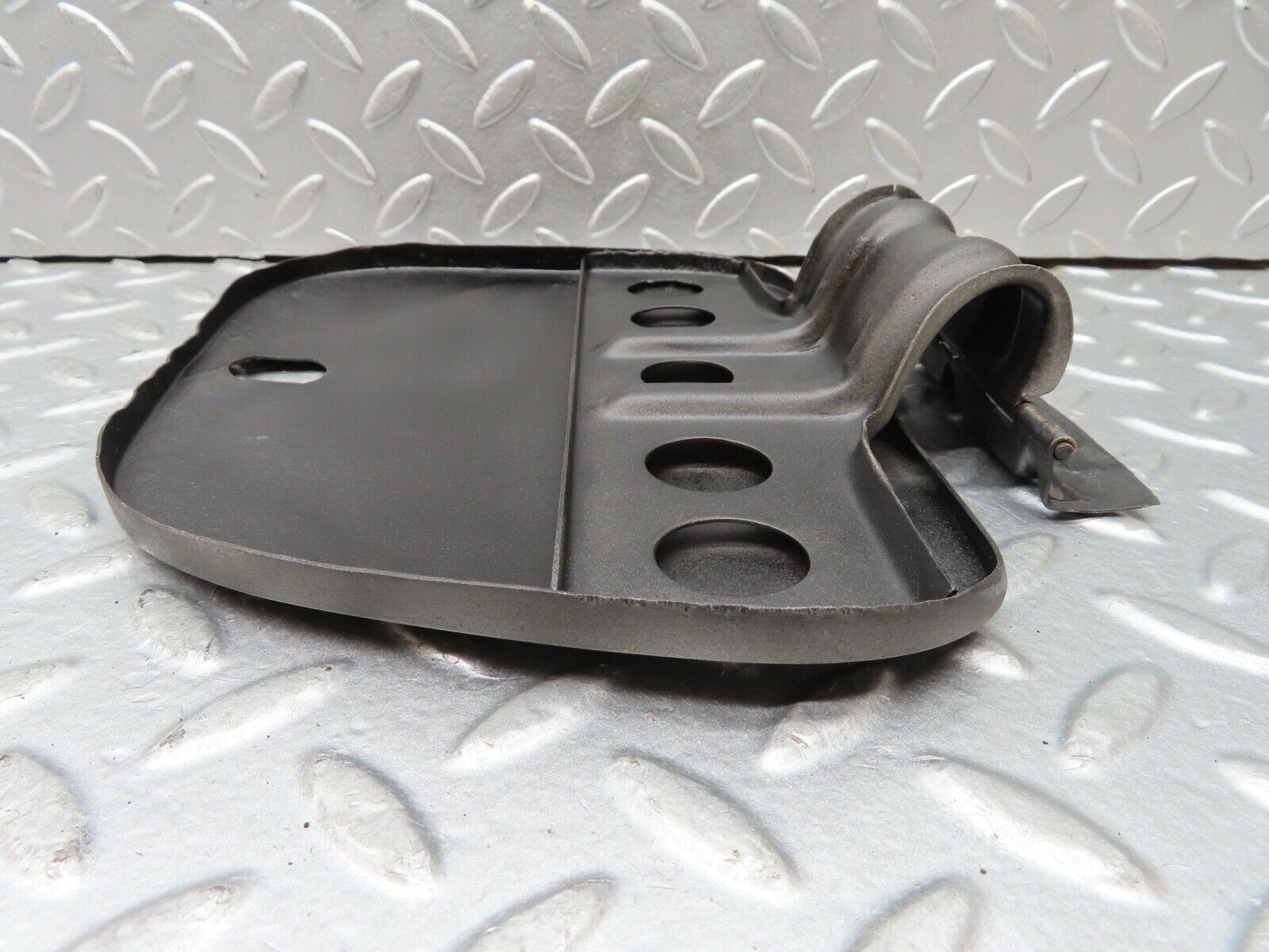 18718 Mercedes-Benz W120 W121 Ponton Fuel Tank Flap Cap