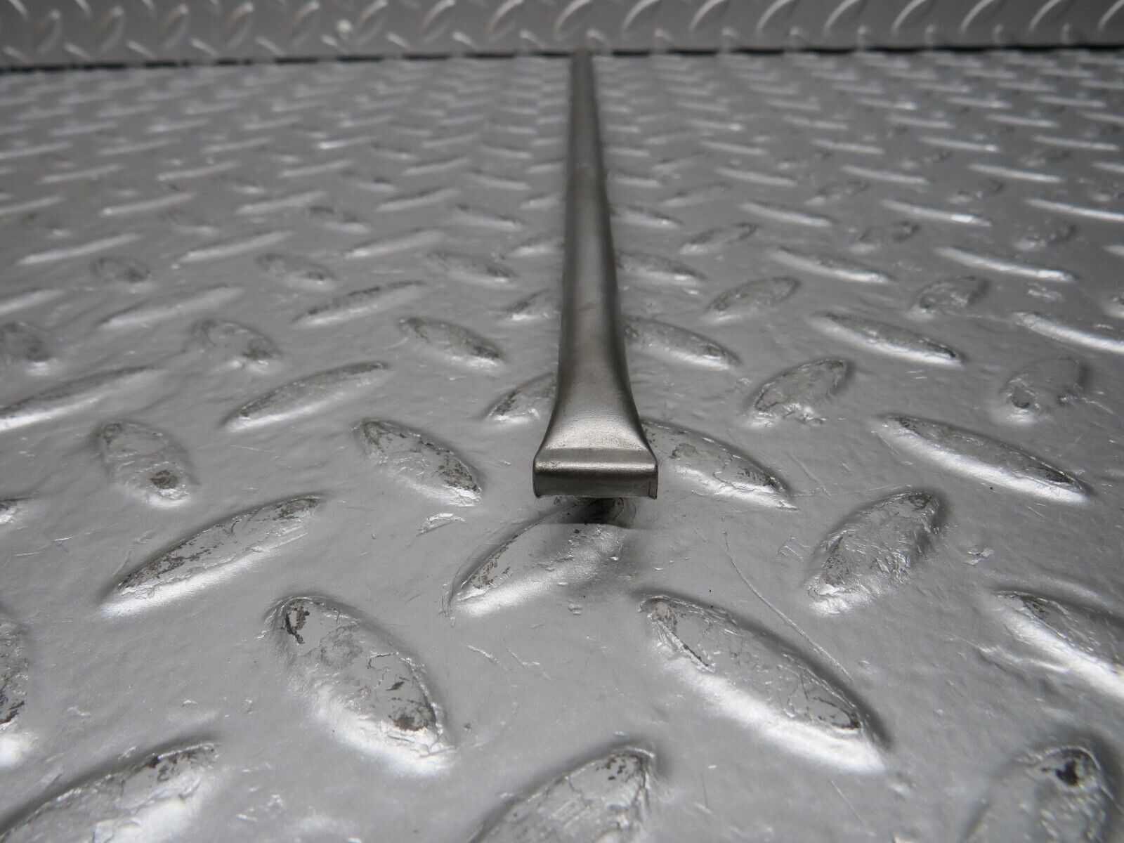 30879 Mercedes-Benz W201 190E 2.0L Camshaft Oil Tube