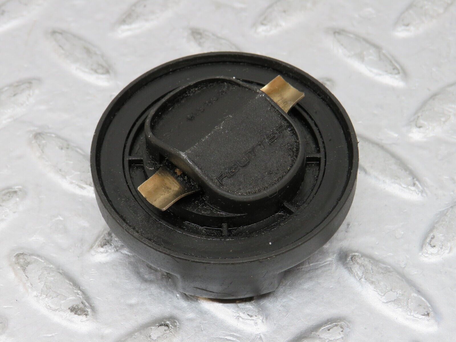 35732 Mercedes-Benz W124 Engine Oil Filler Cap 1110180302