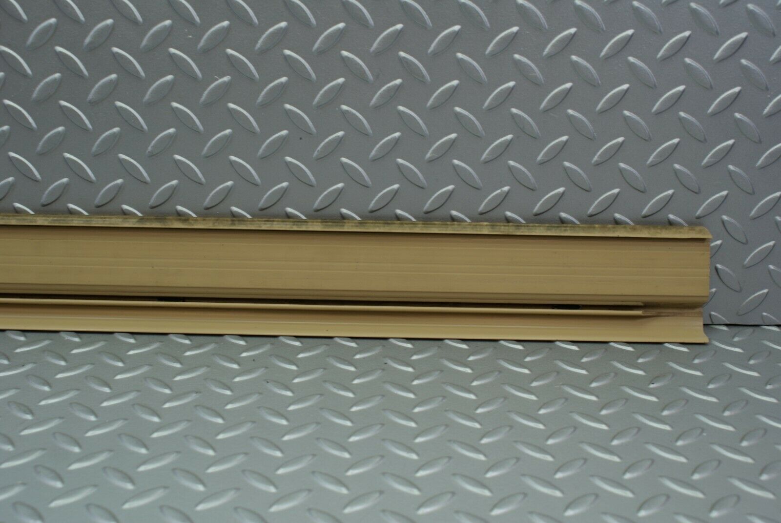 2882 Mercedes-Benz C123 280CE Coupe Front Right Door Sill Trim Beige