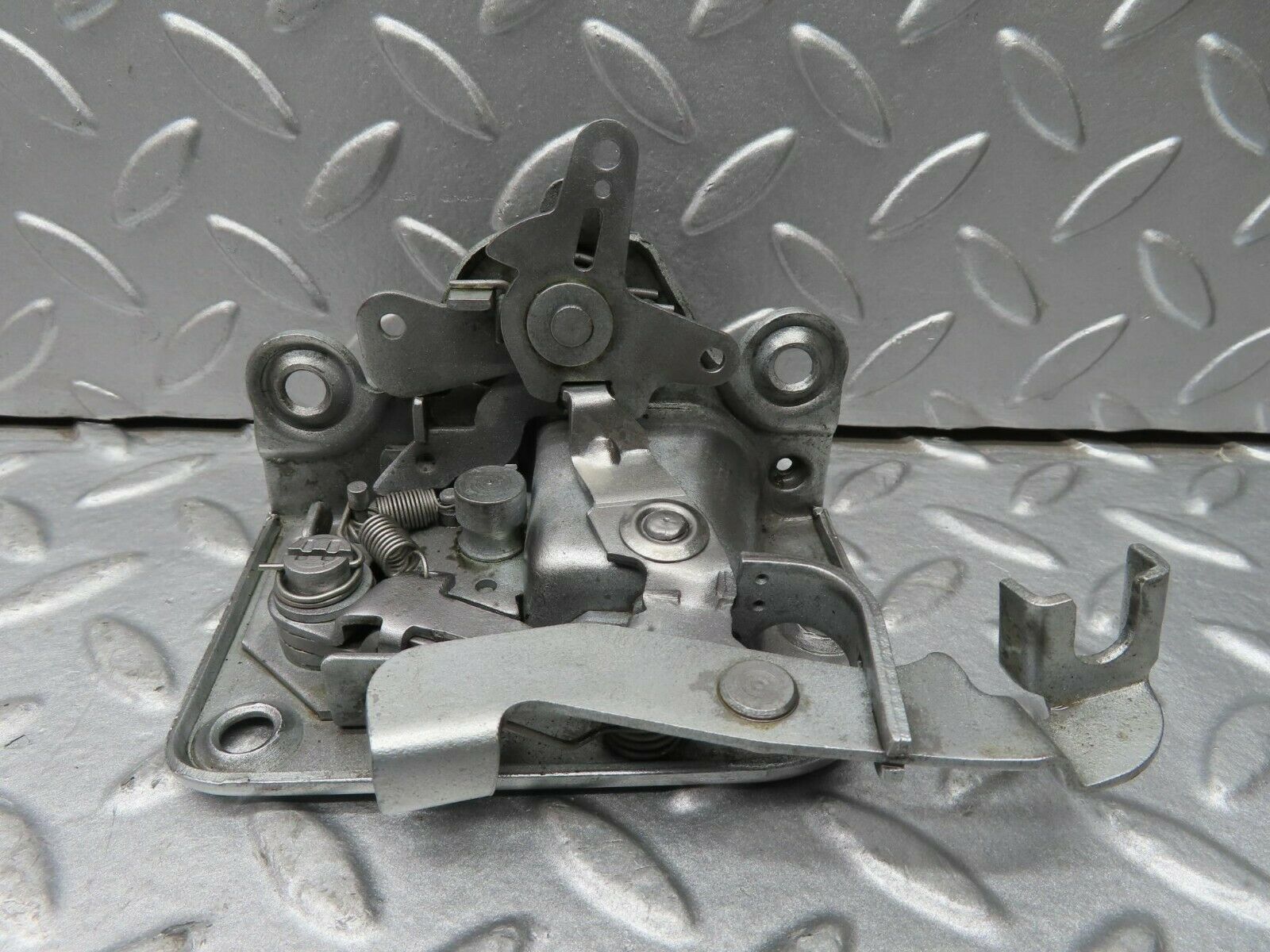 16694 Mercedes-Benz C107 380SLC Left Door Lock Mechanism