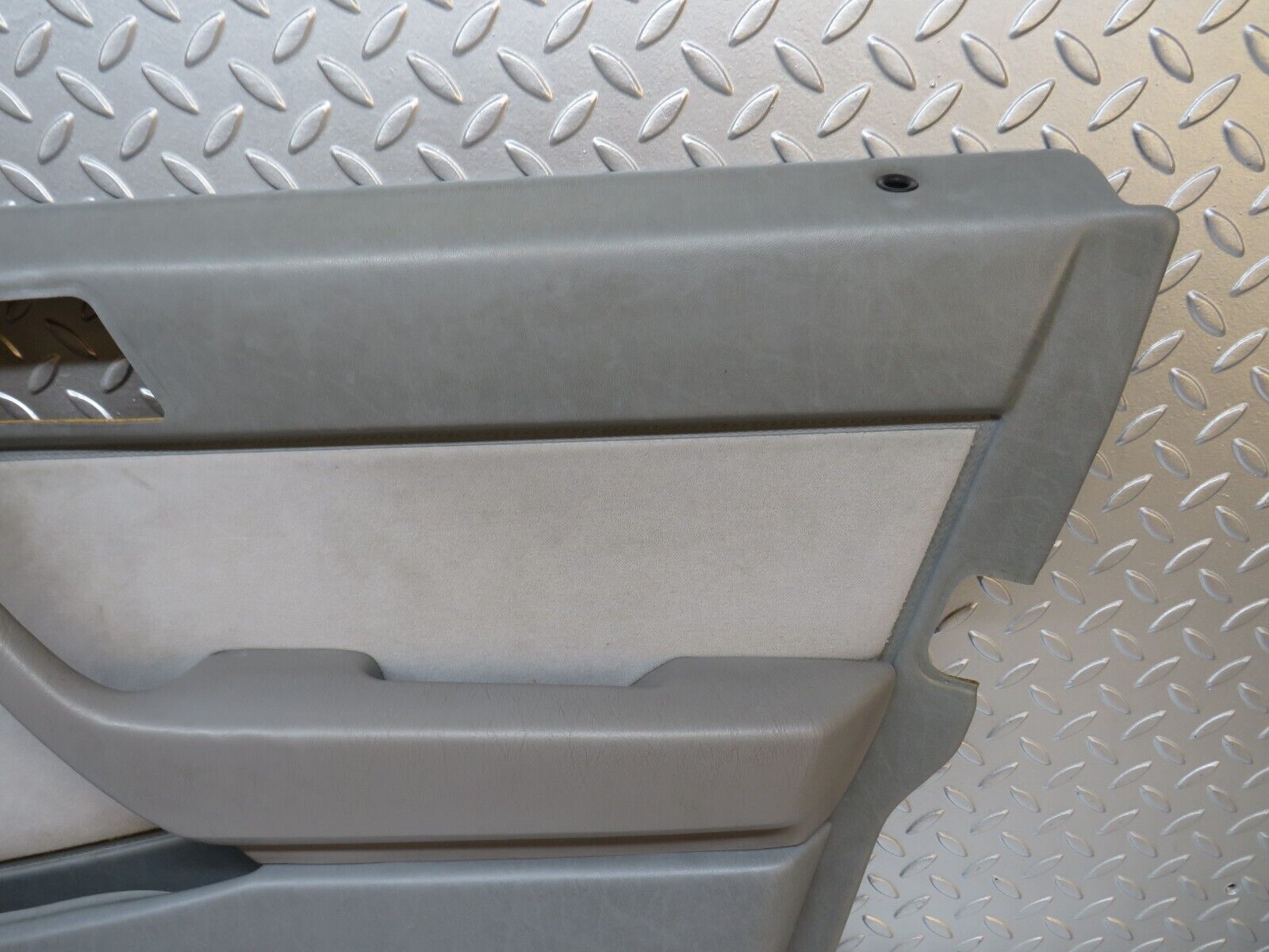 32339 Mercedes-Benz S124 300TE Wagon Front Right Door Card Grey