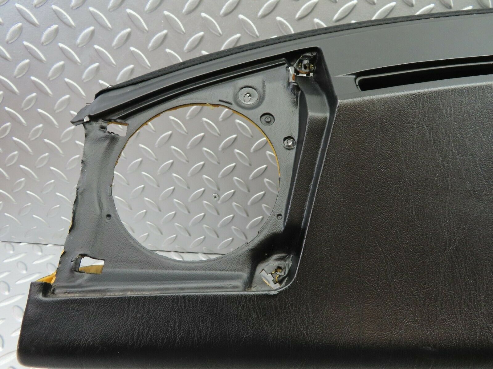 6614 Mercedes-Benz S124 E220 Wagon Dashboard Black