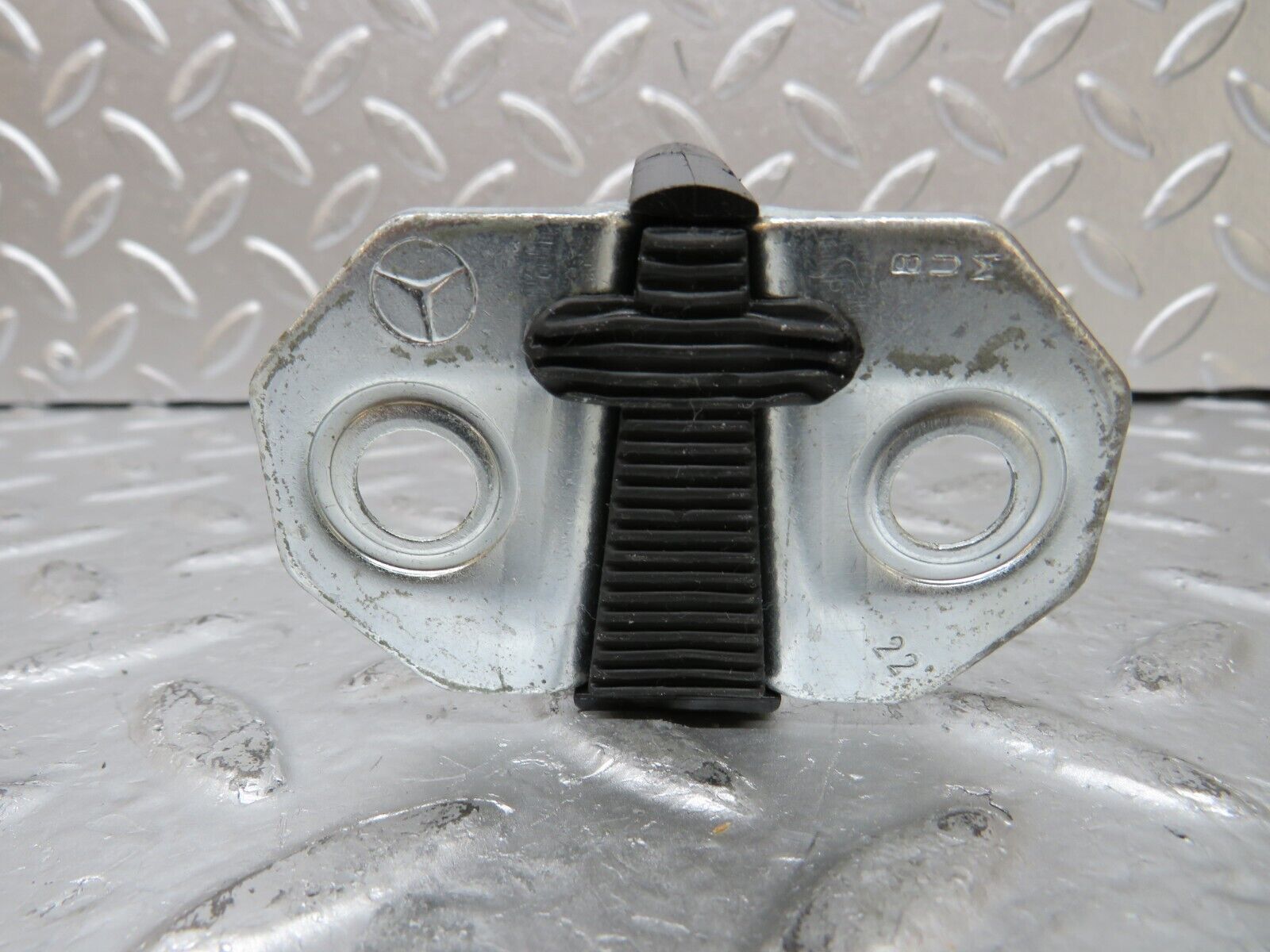 25844 Mercedes-Benz W124 280E Door Lock Latch