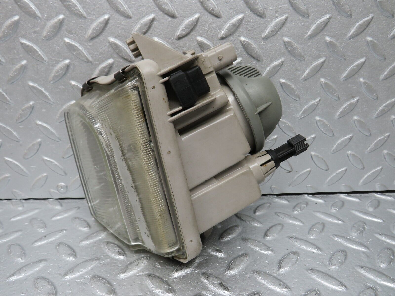 39611 Mercedes-Benz R129 320SL Coupe Front Left Fog Light Bosch 1305621696 1305230160 1305219028