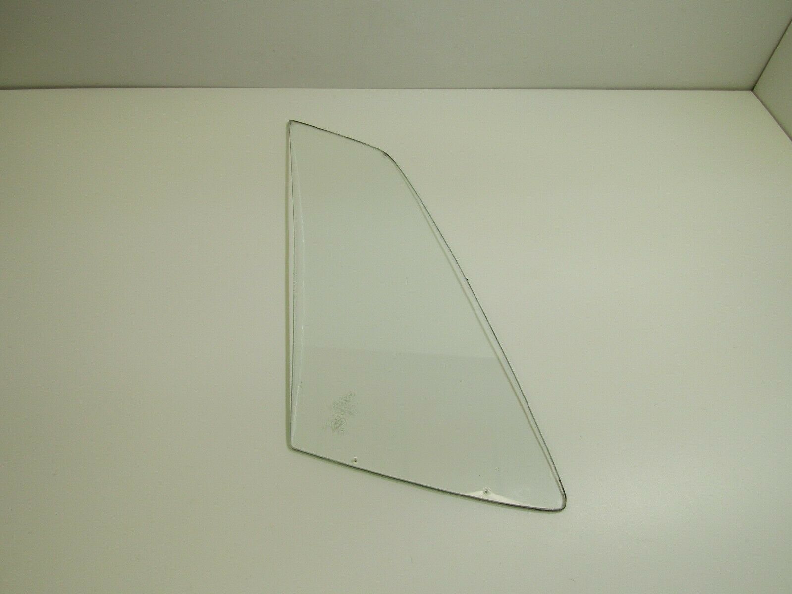 1134 Mercedes-Benz C107 350SLC Coupe Coupe Side Window Flap Left Rear Clear