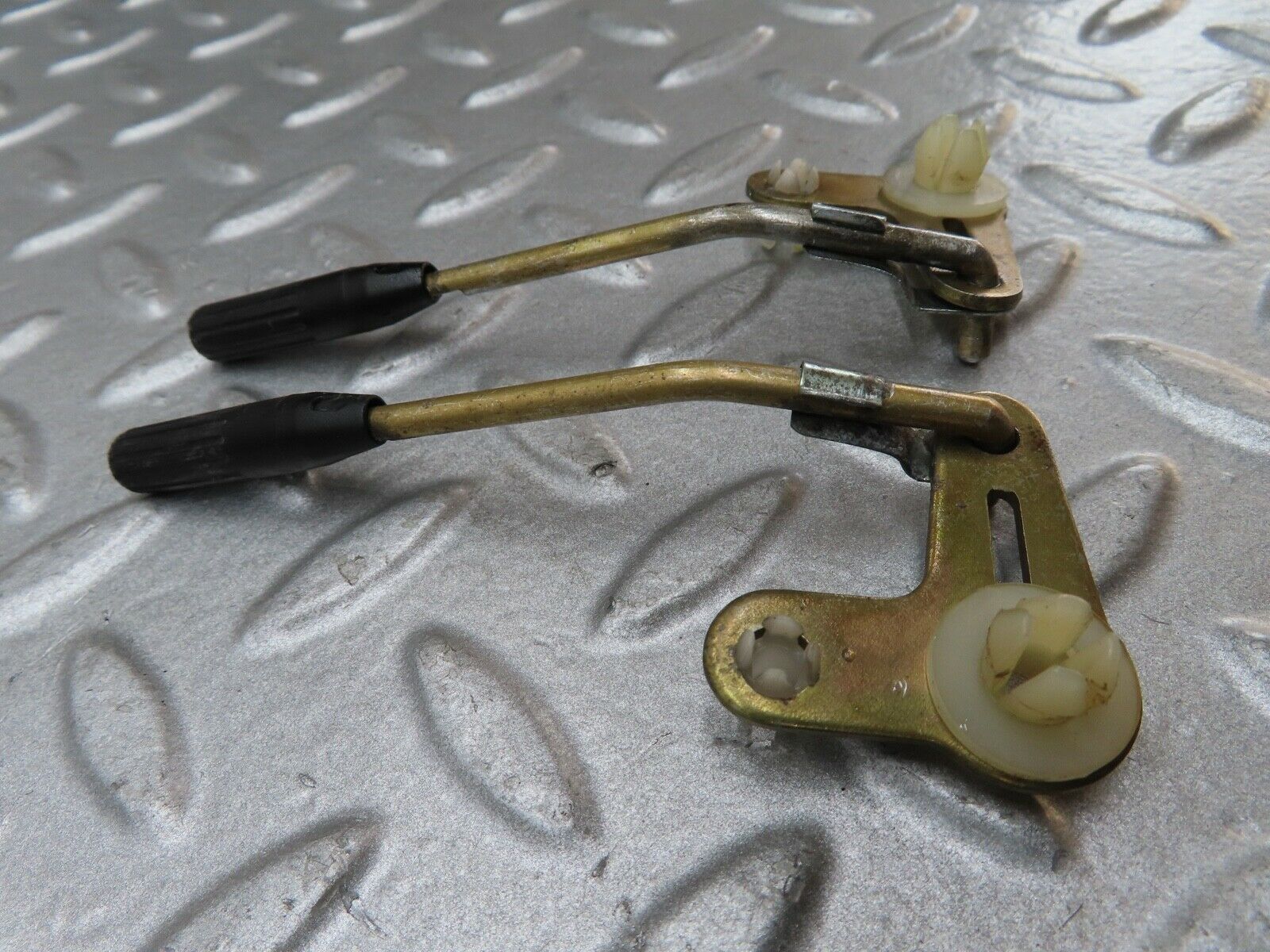 17563 Mercedes-Benz W116 450SEL Rear Door Lock Knob Pair