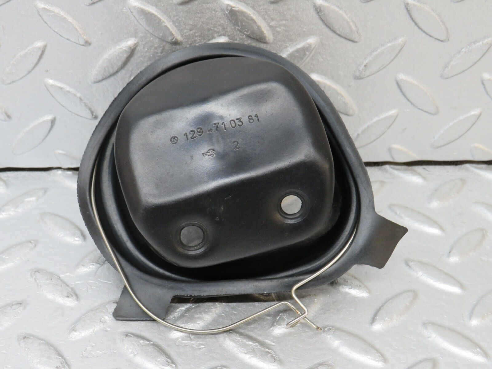 38455 Mercedes-Benz R129 280SL Coupe Fuel Tank Rubber Seal Set 1294710381 1294710481