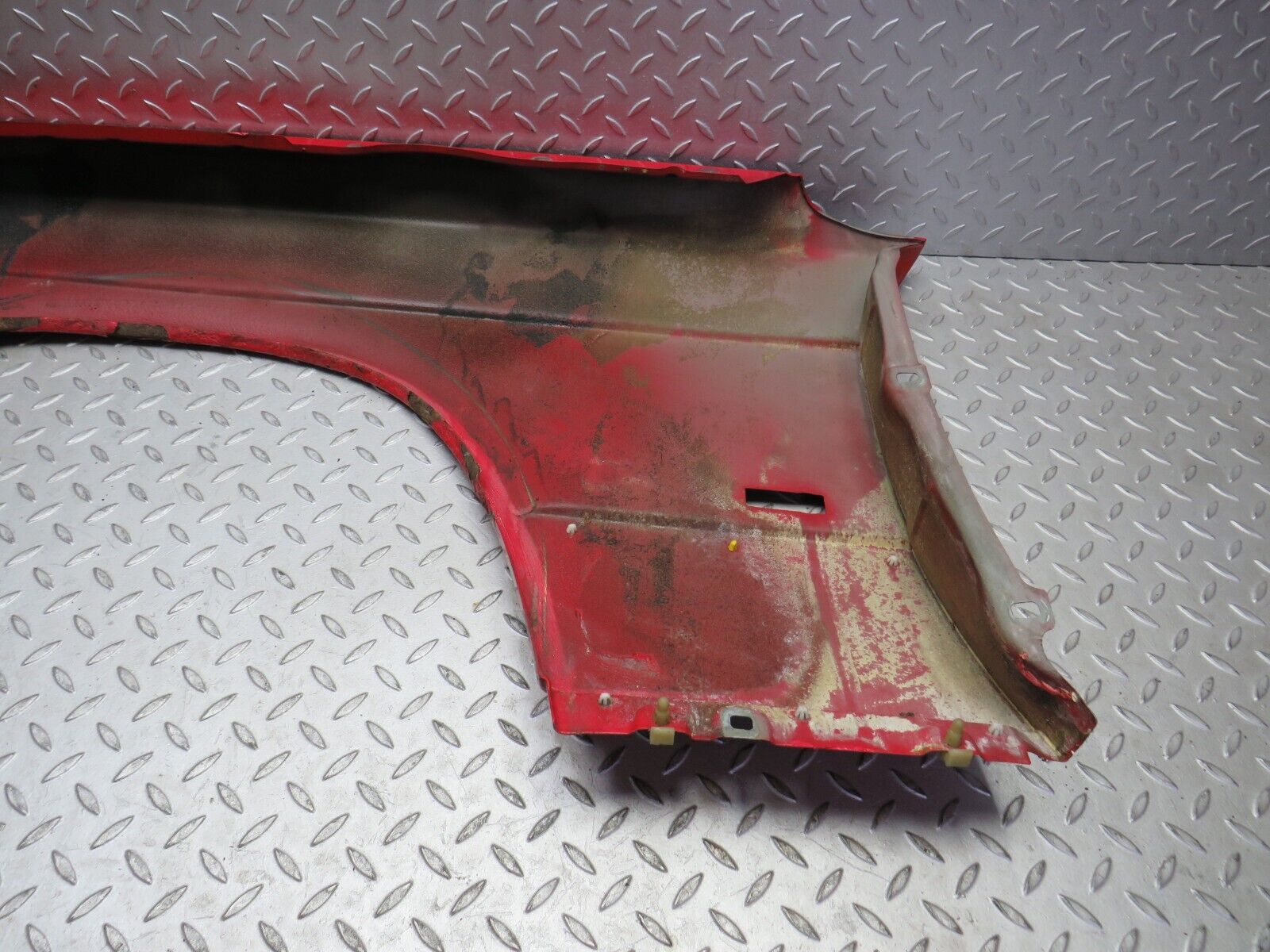 38745 Mercedes-Benz W201 190E 2.6L Front Right Wing Fender