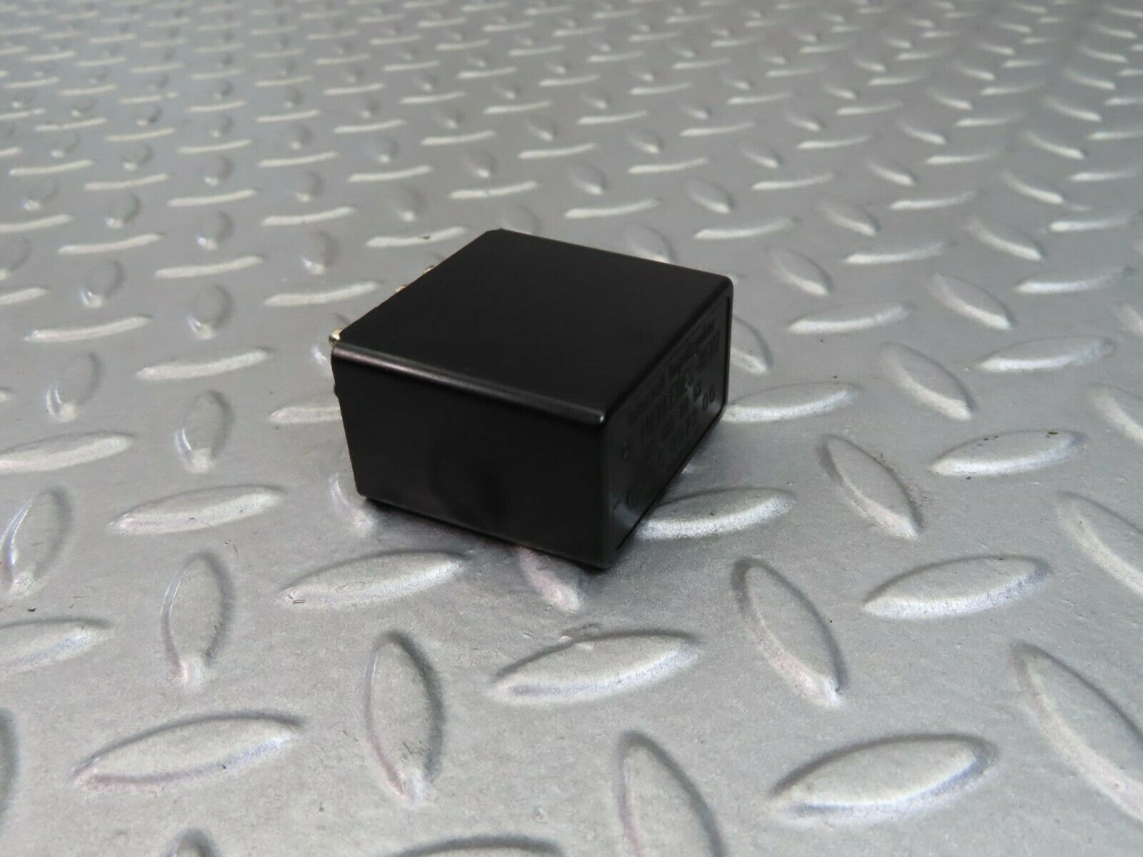 8204 Mercedes-Benz W123 Wiper Control Relay 1238210063