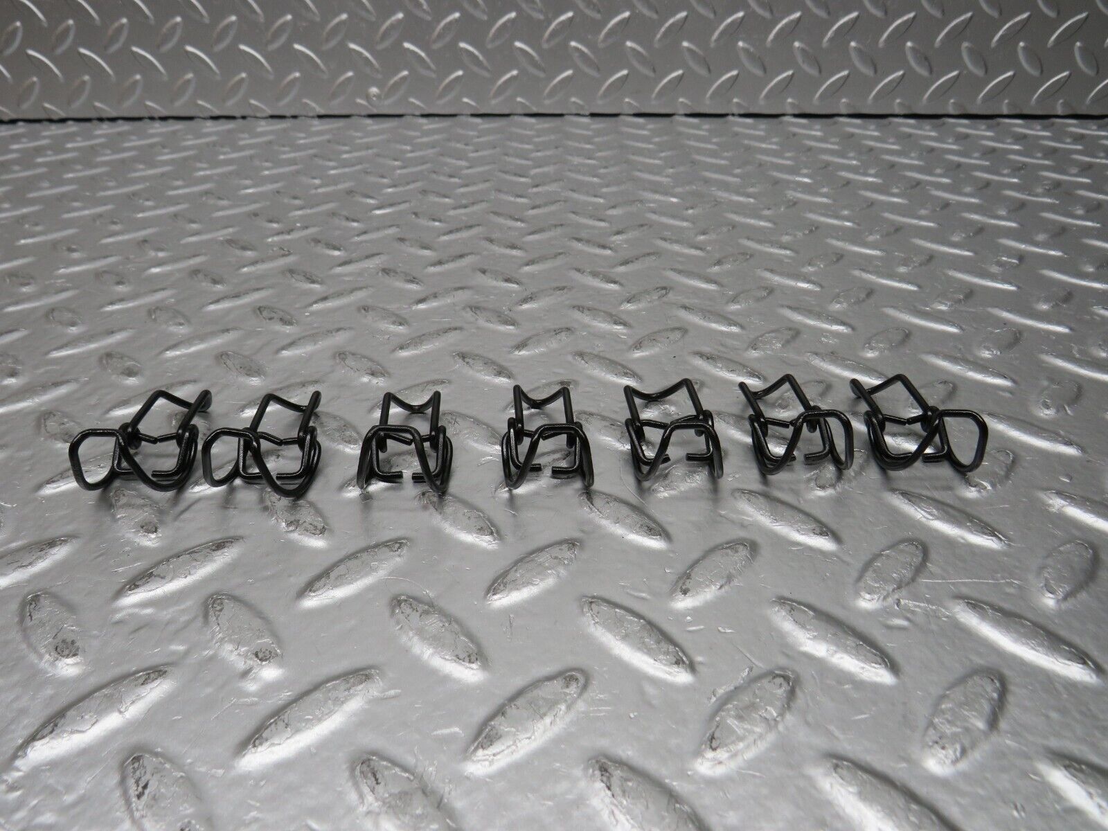 31528 Mercedes-Benz S124 220TE Wagon Air Filter Box Housing Clip Set 7x