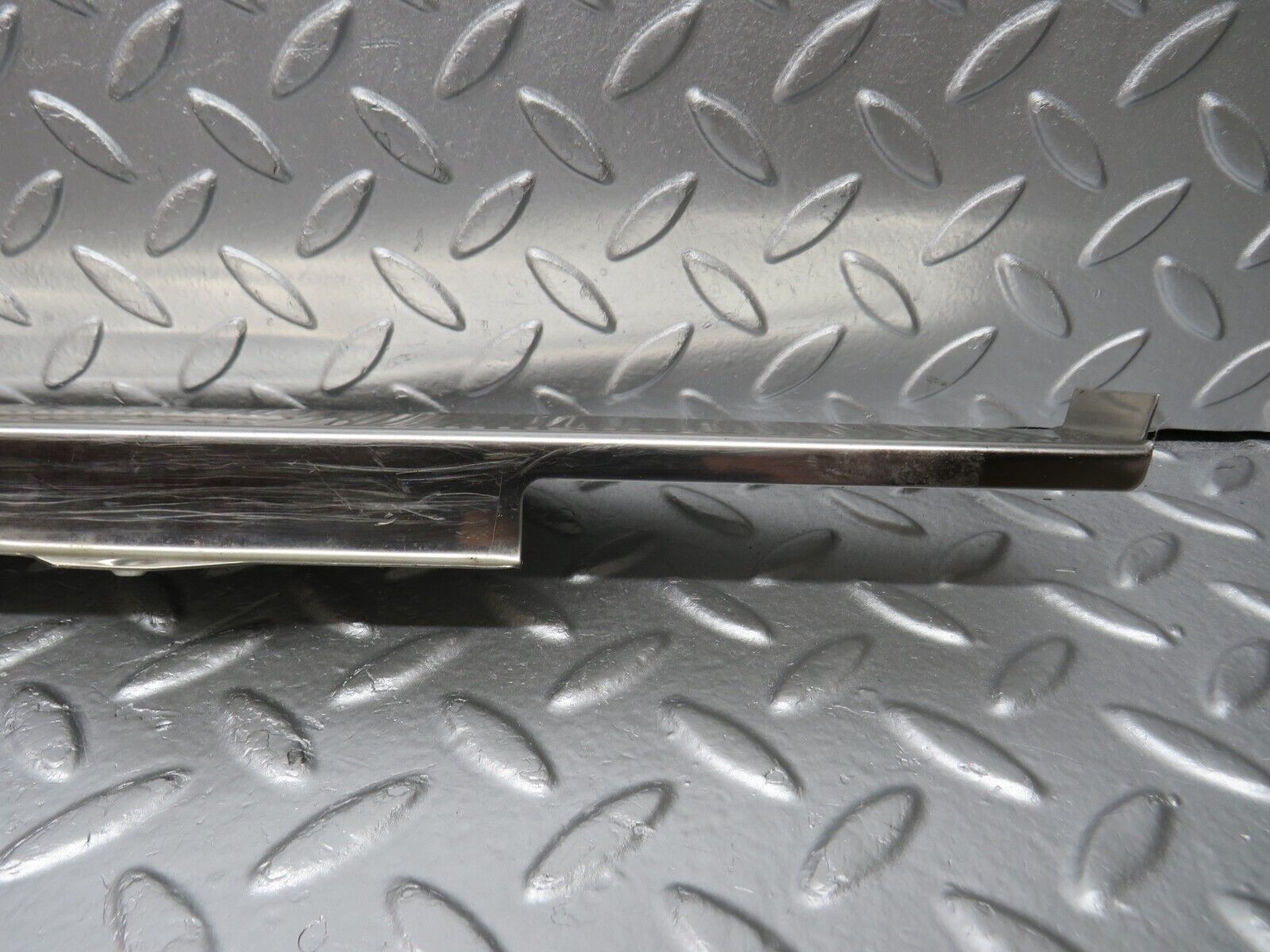 32501 Mercedes-Benz S124 300TE Trunk Edge Chrome Moulding 1246980089 000584503