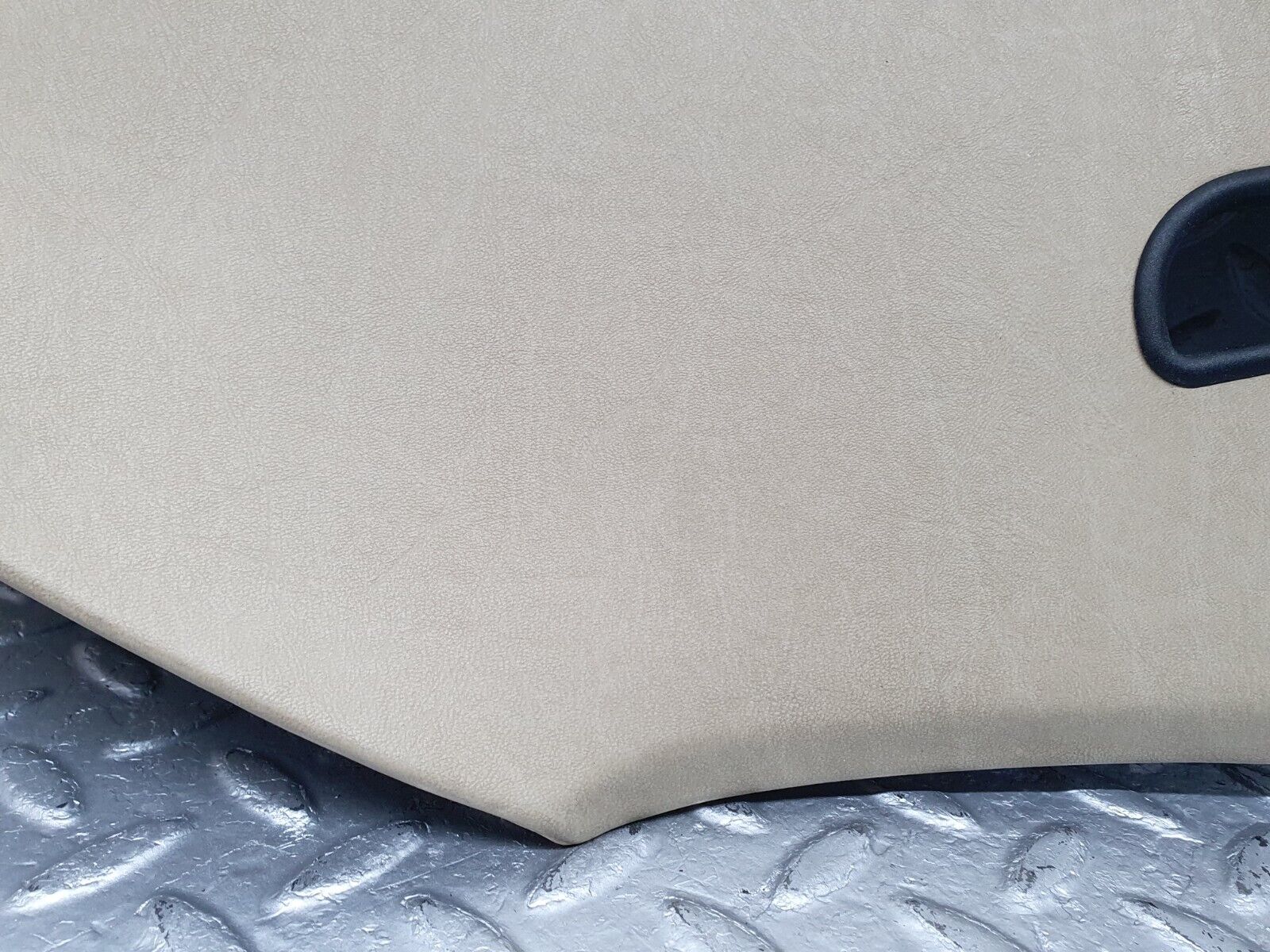 41000 Mercedes-Benz W126 300SE C Pillar Cover Left Side Beige 1266950344