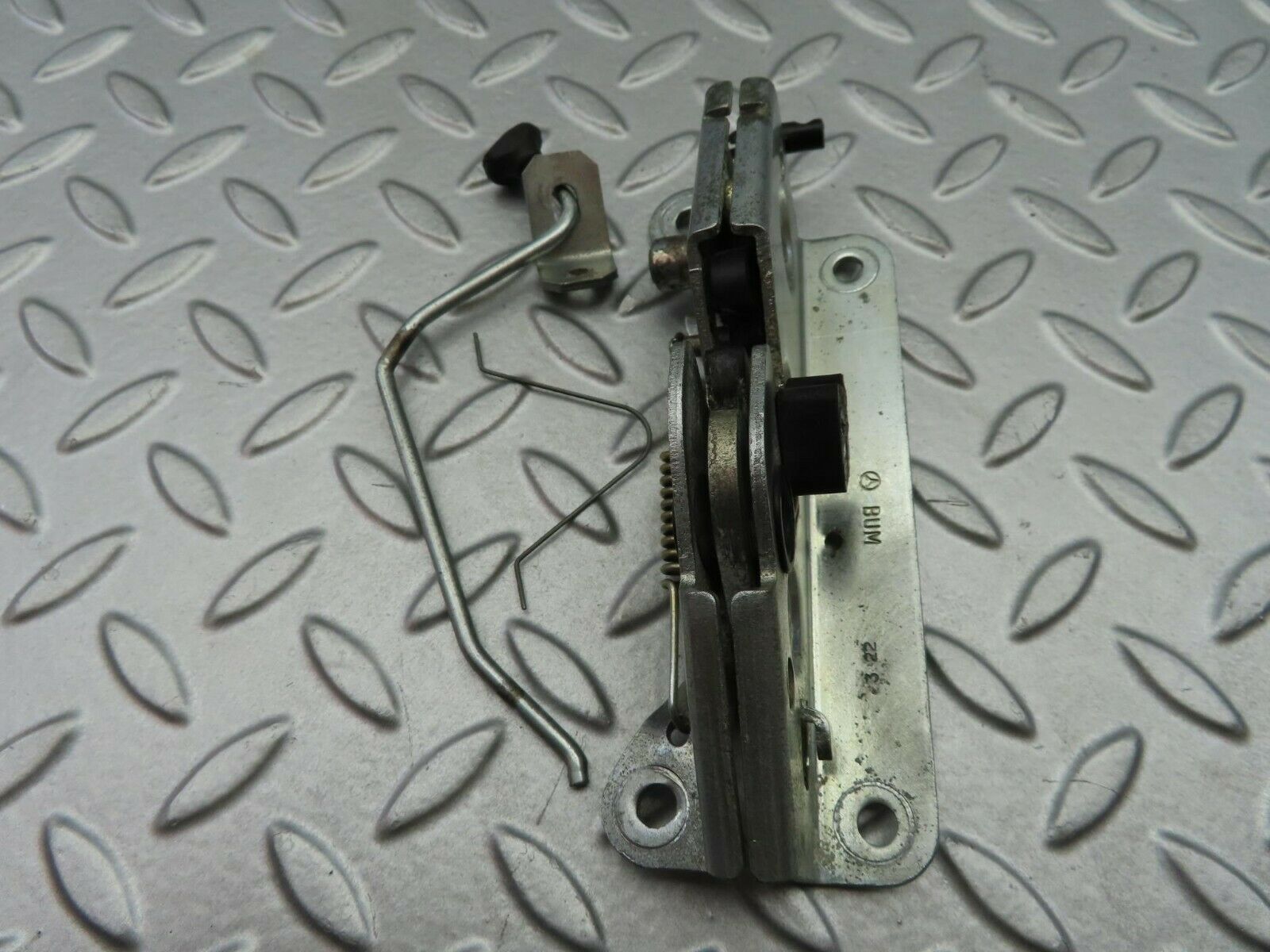 6734 Mercedes-Benz S124 E220 Wagon Rear Seat Bench Locking Mechanism Lock Left