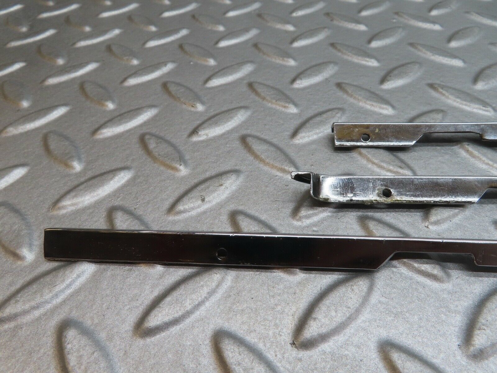 17886 Mercedes-Benz W116 450SEL Dashboard Chrome Trim