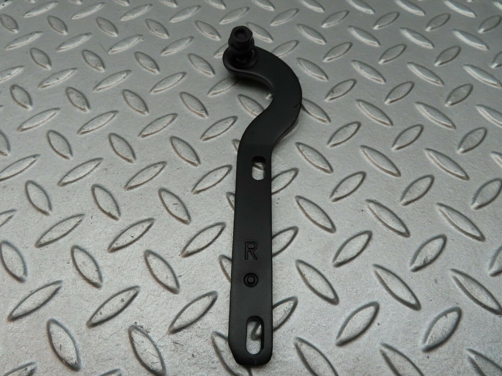 3625 Mercedes-Benz W115 220D Right Bonnet Hinge Support