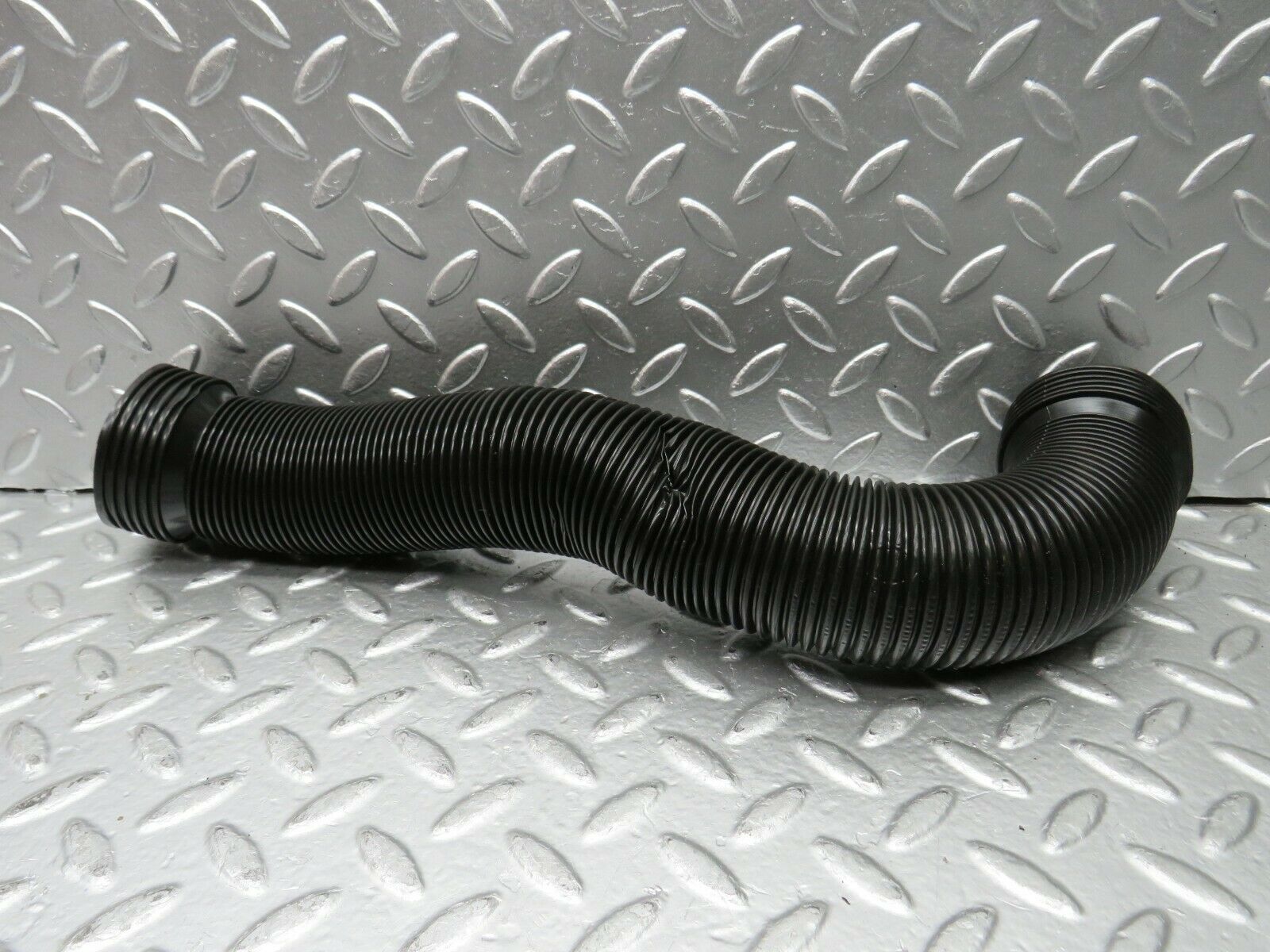 22690 Mercedes-Benz C107 450SLC Coupe Air Duct Pipe Hose