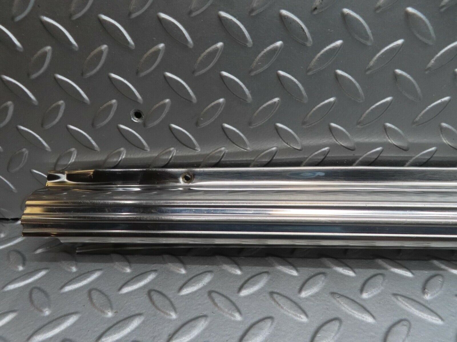 16755 Mercedes-Benz C107 380SLC Right Door Sill Chrome