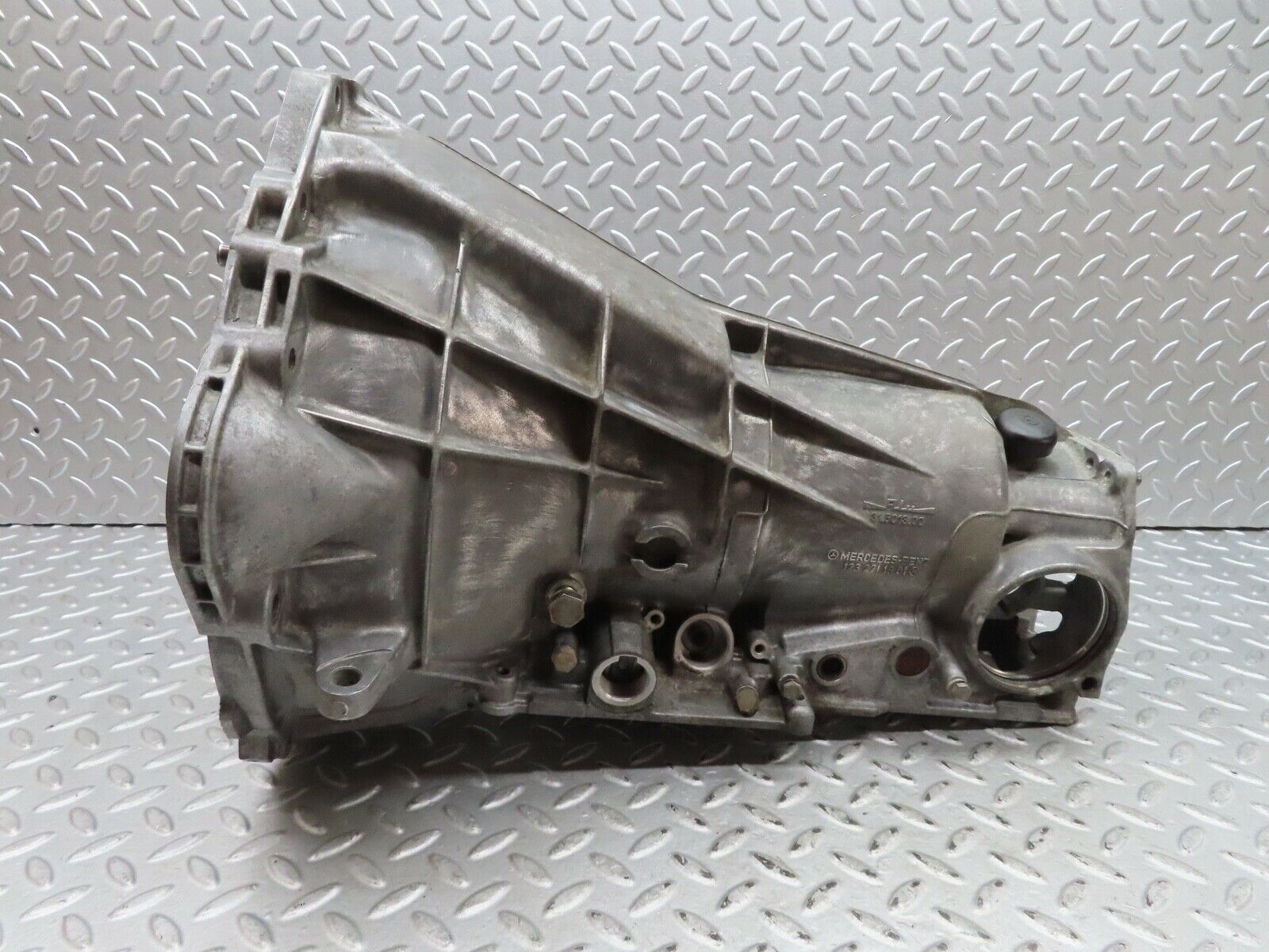 17849 Mercedes-Benz W123 230E Automatic Transmission Housing 1232705201