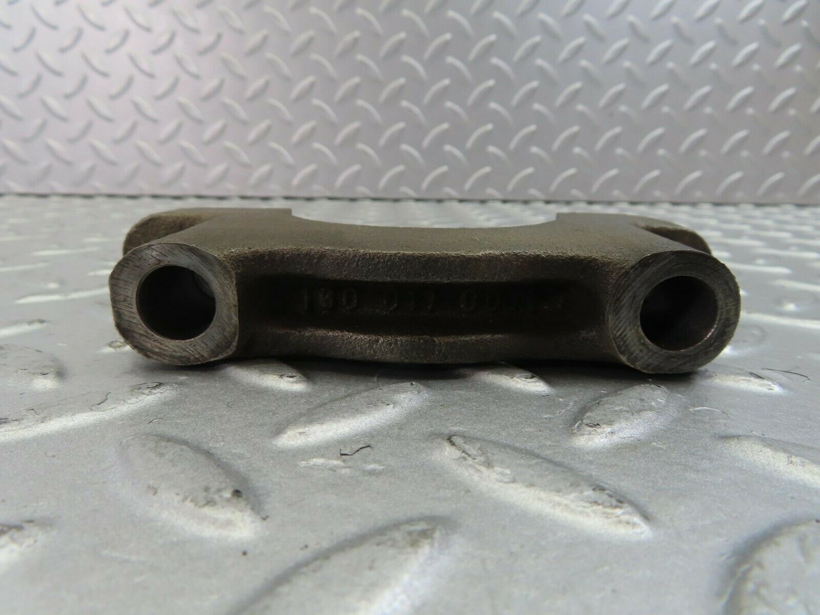 10219 Mercedes-Benz W111 220SE Crankshaft Bearing Holder Block 1800110011