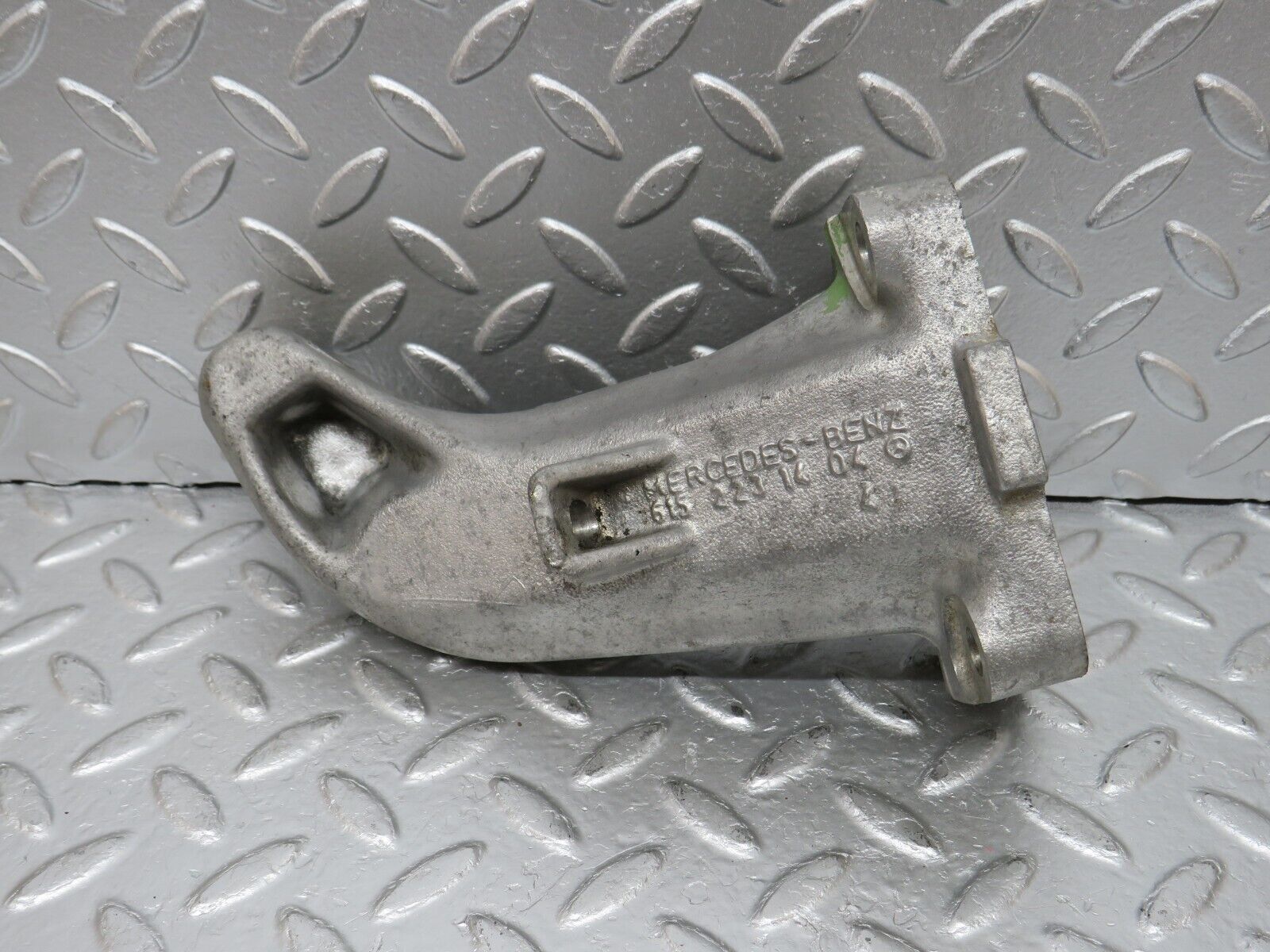 31045 Mercedes-Benz W123 200D Engine Mount Bracket Right Side 6152231404