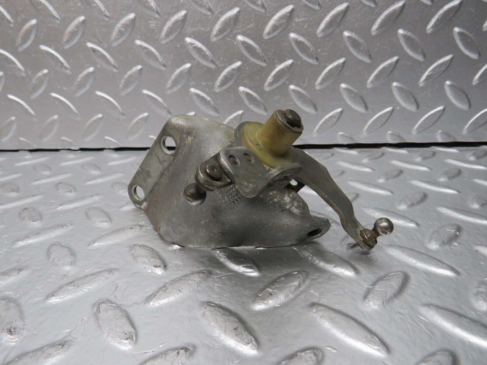 31158 Mercedes-Benz W123 200D Throttle Linkage