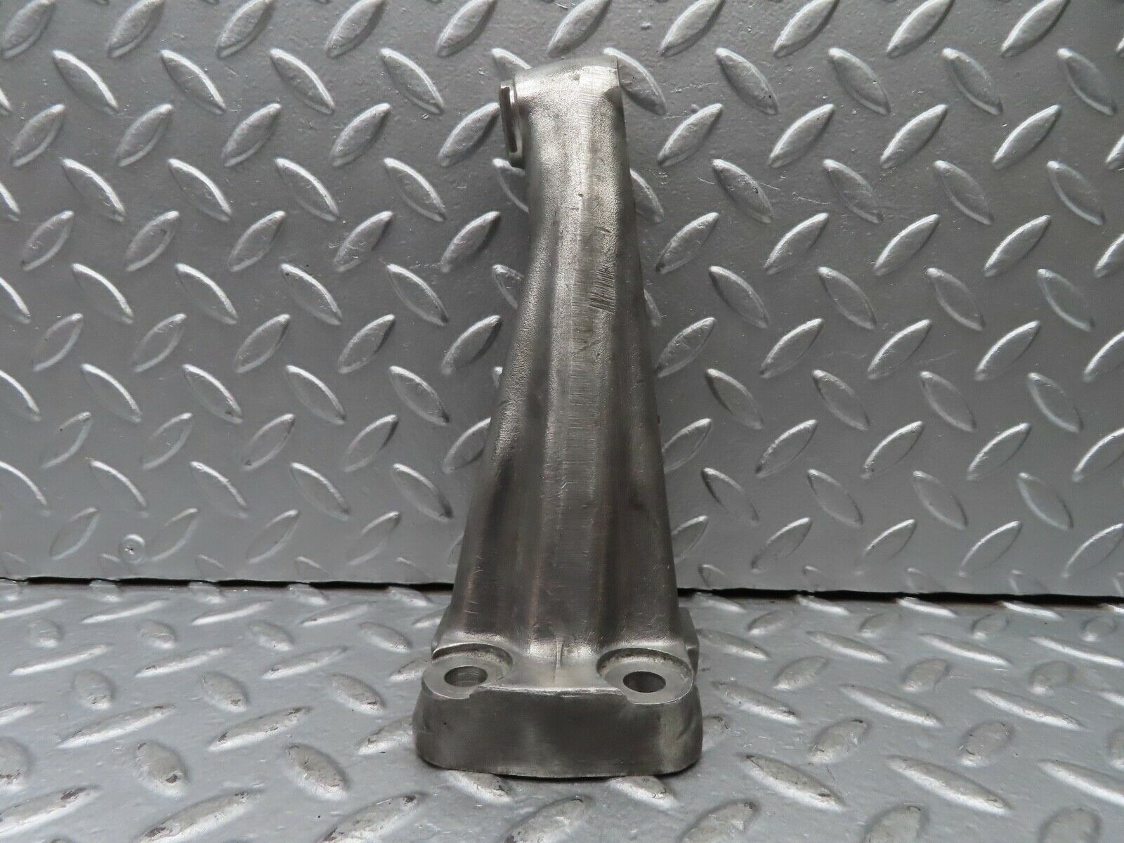 20352 Mercedes-Benz W114 280CE Coupe Engine Mount Bracket Right 1802233904