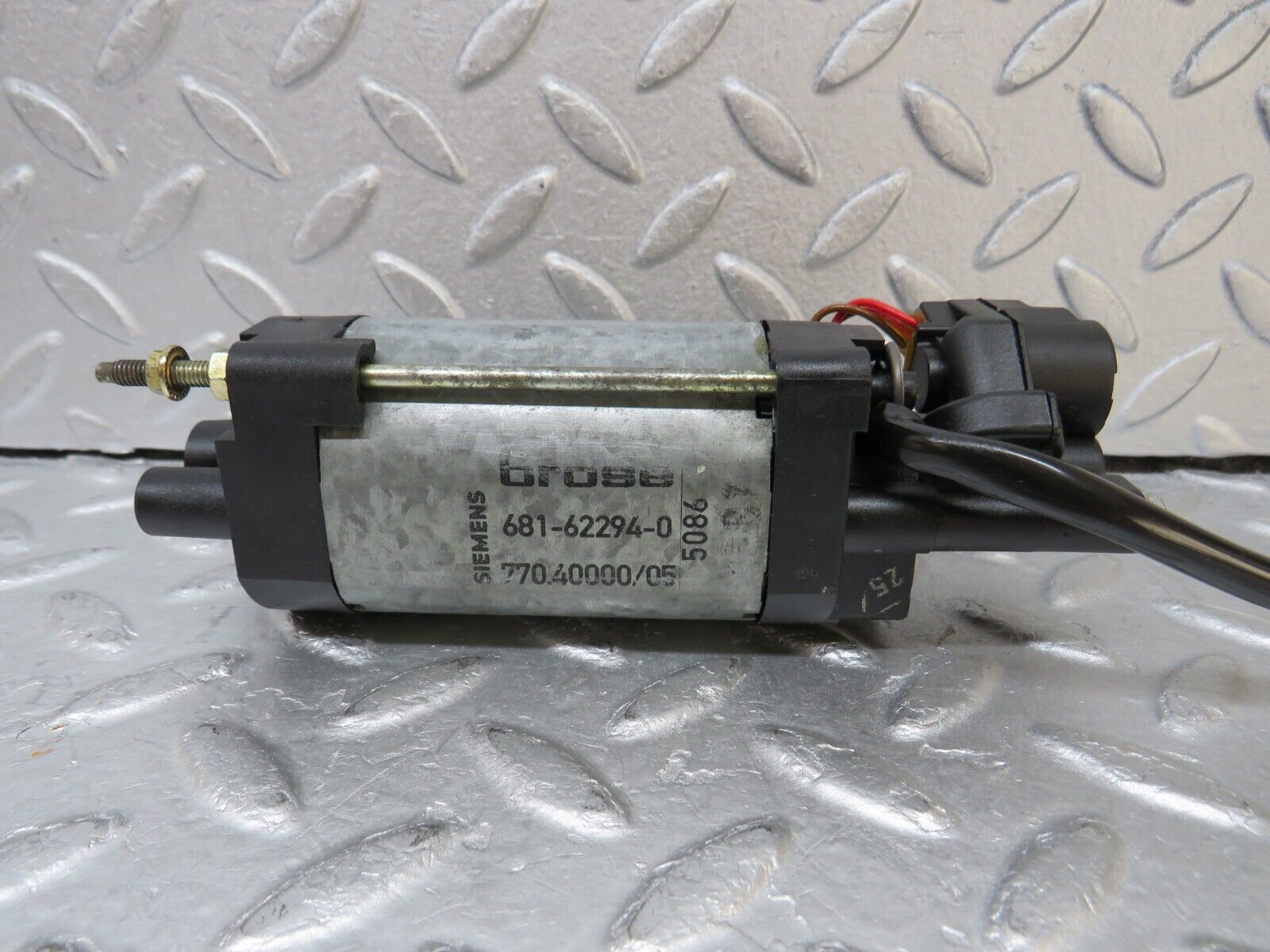 37068 Mercedes-Benz C126 420SEC Coupe Front Right Seat Adjustment Motor Brose