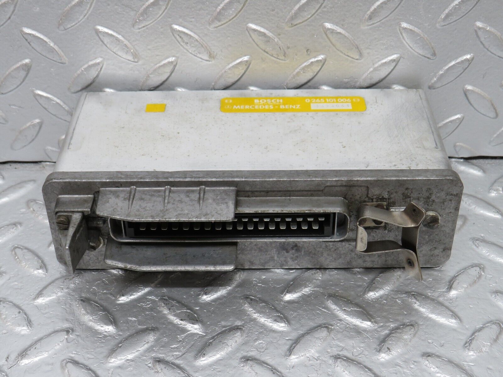 34304 Mercedes-Benz C126 380SEC Coupe ABS Control Unit Bosch 0265101006