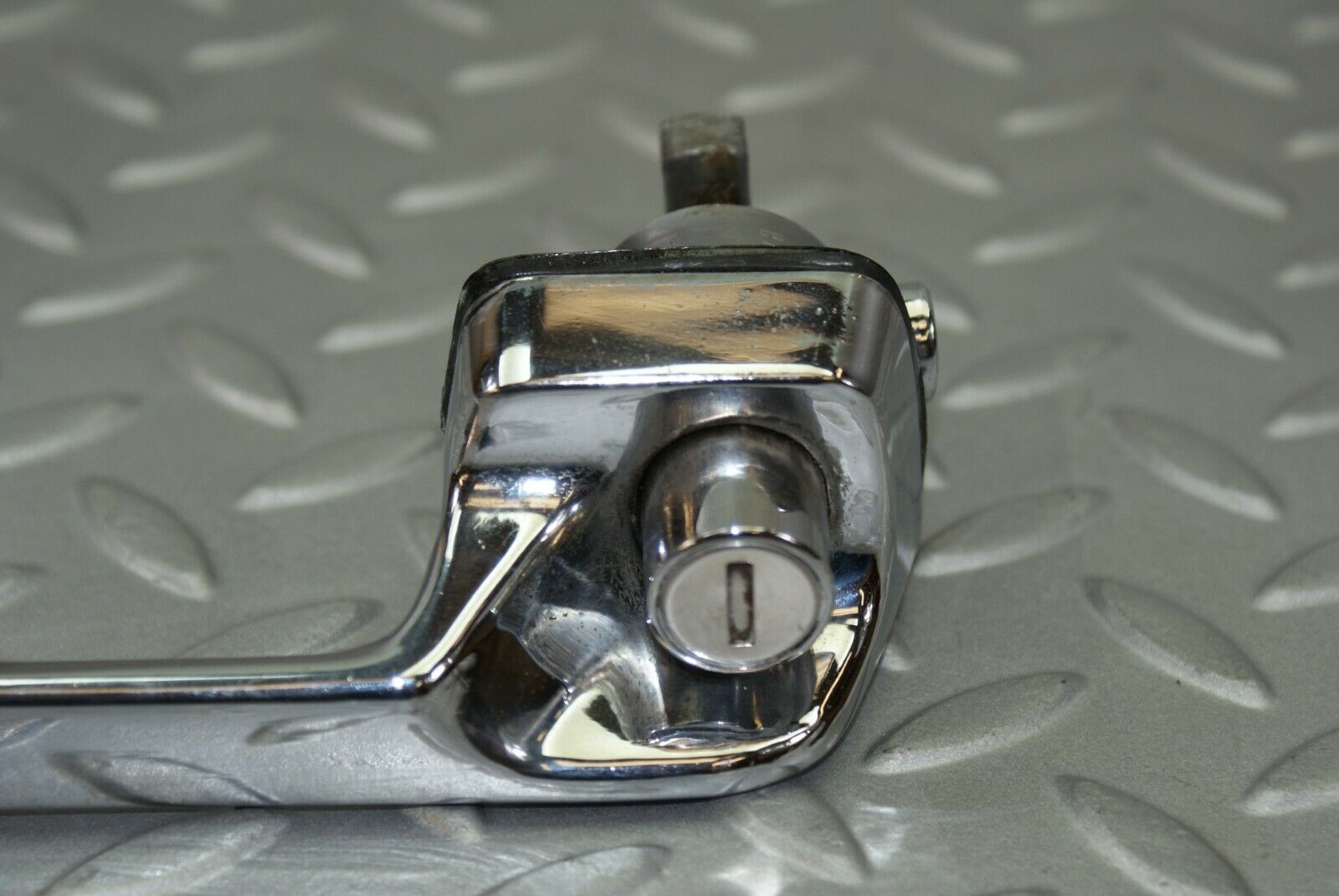 3104 Mercedes-Benz W115 220D Door Handle Front Right 1157660201