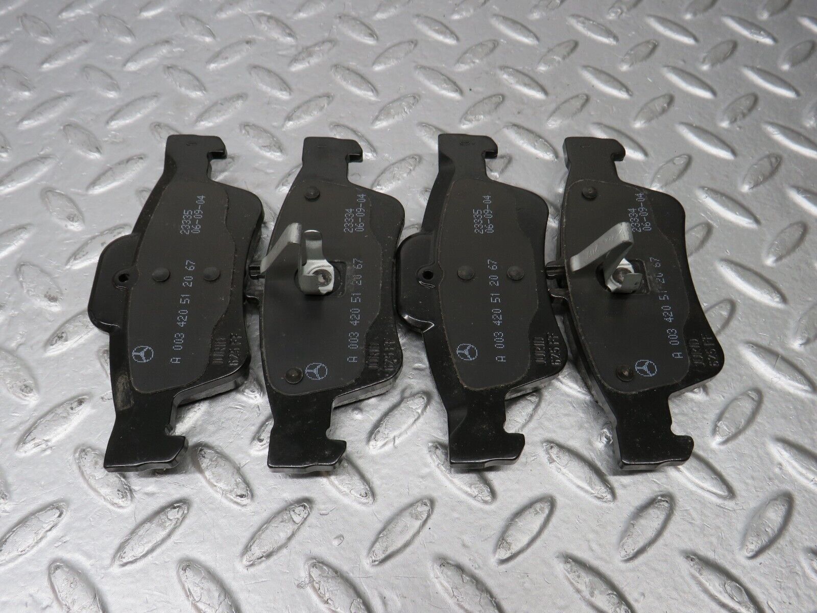 38205 Mercedes-Benz W211 W220 Genuine Rear Brake Pads New 003420512067