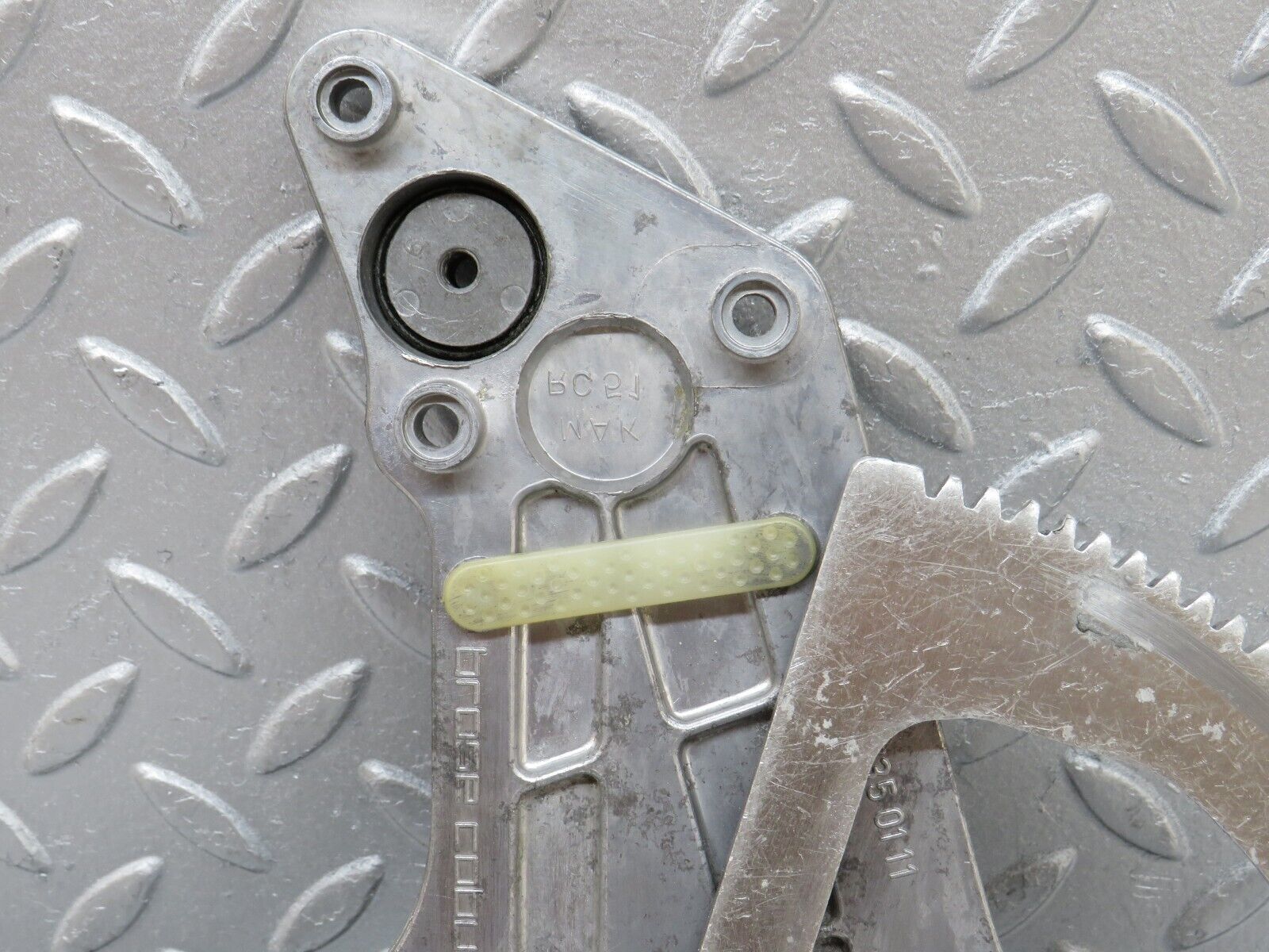 35986 Mercedes-Benz W126 420SE Rear Left Power Window Regulator 1267350111