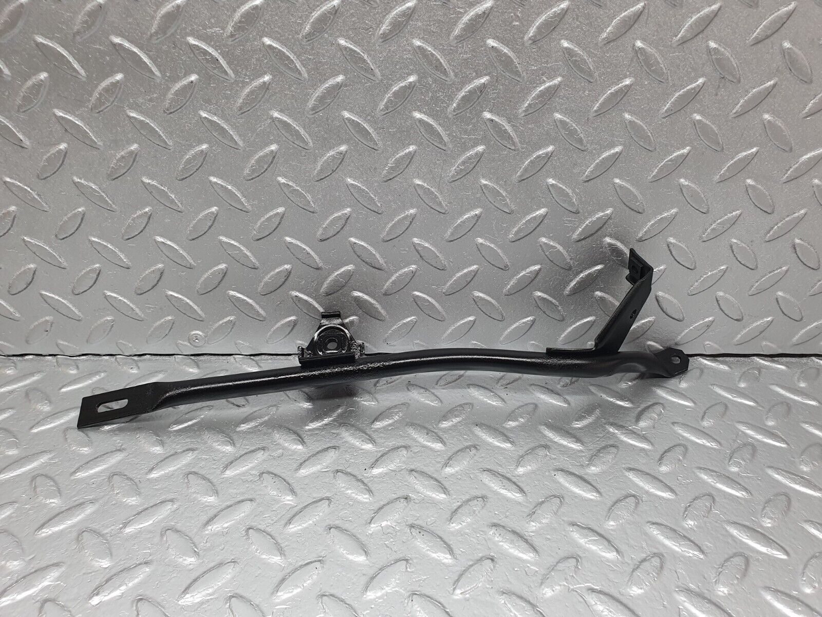 41507 Mercedes-Benz W124 200E Horn Bracket