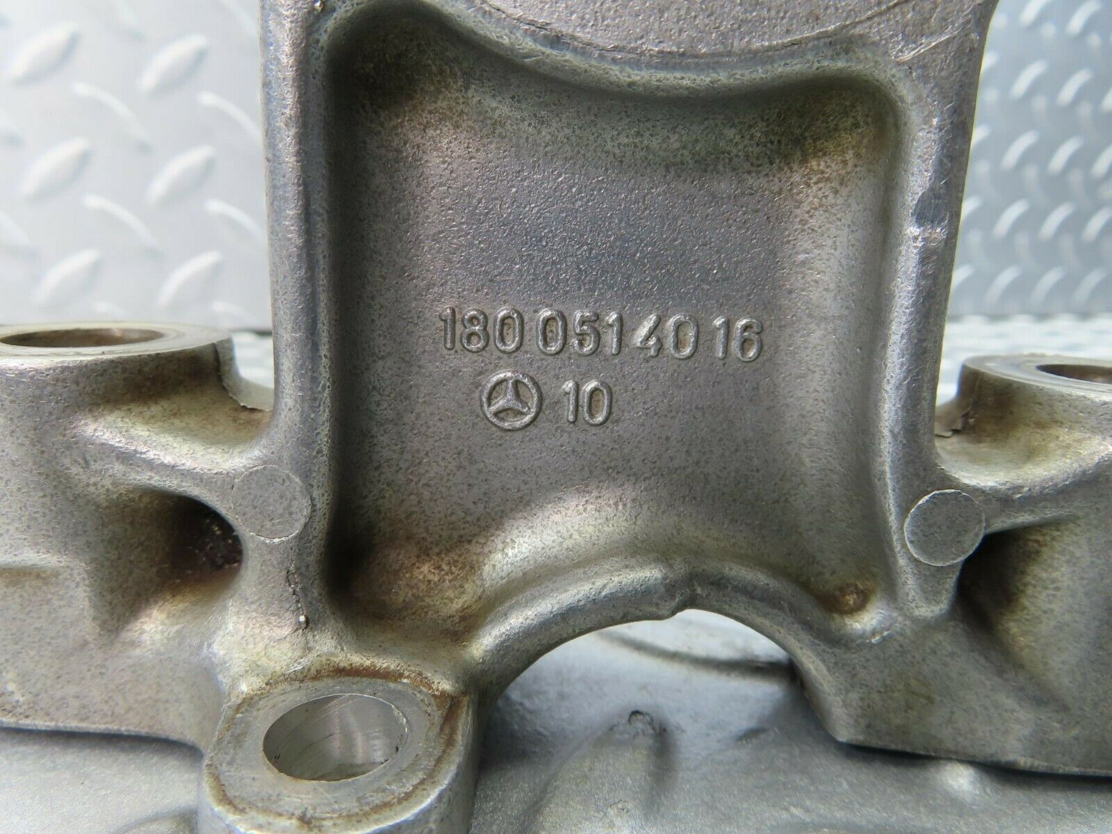 8989 Mercedes-Benz W110 Camshaft Tower Bearing 1800514016 48 mm