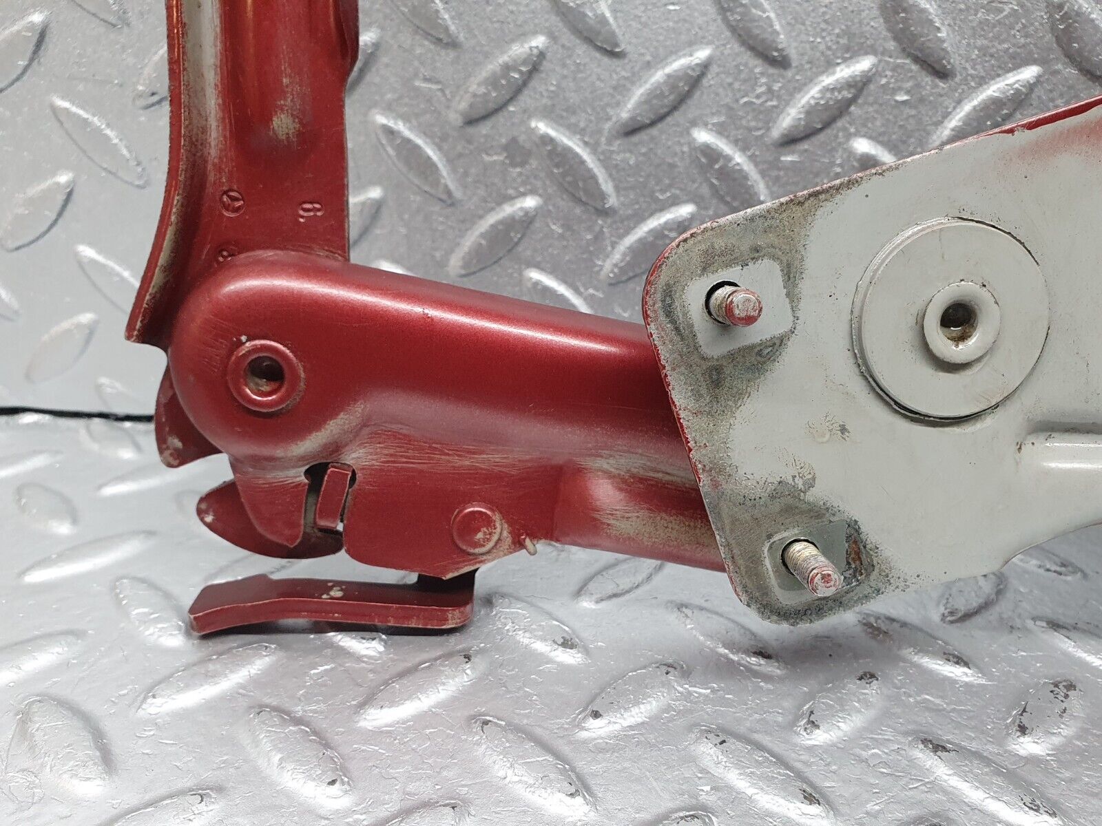 41006 Mercedes-Benz W126 300SE Bonnet Hinge Left Side