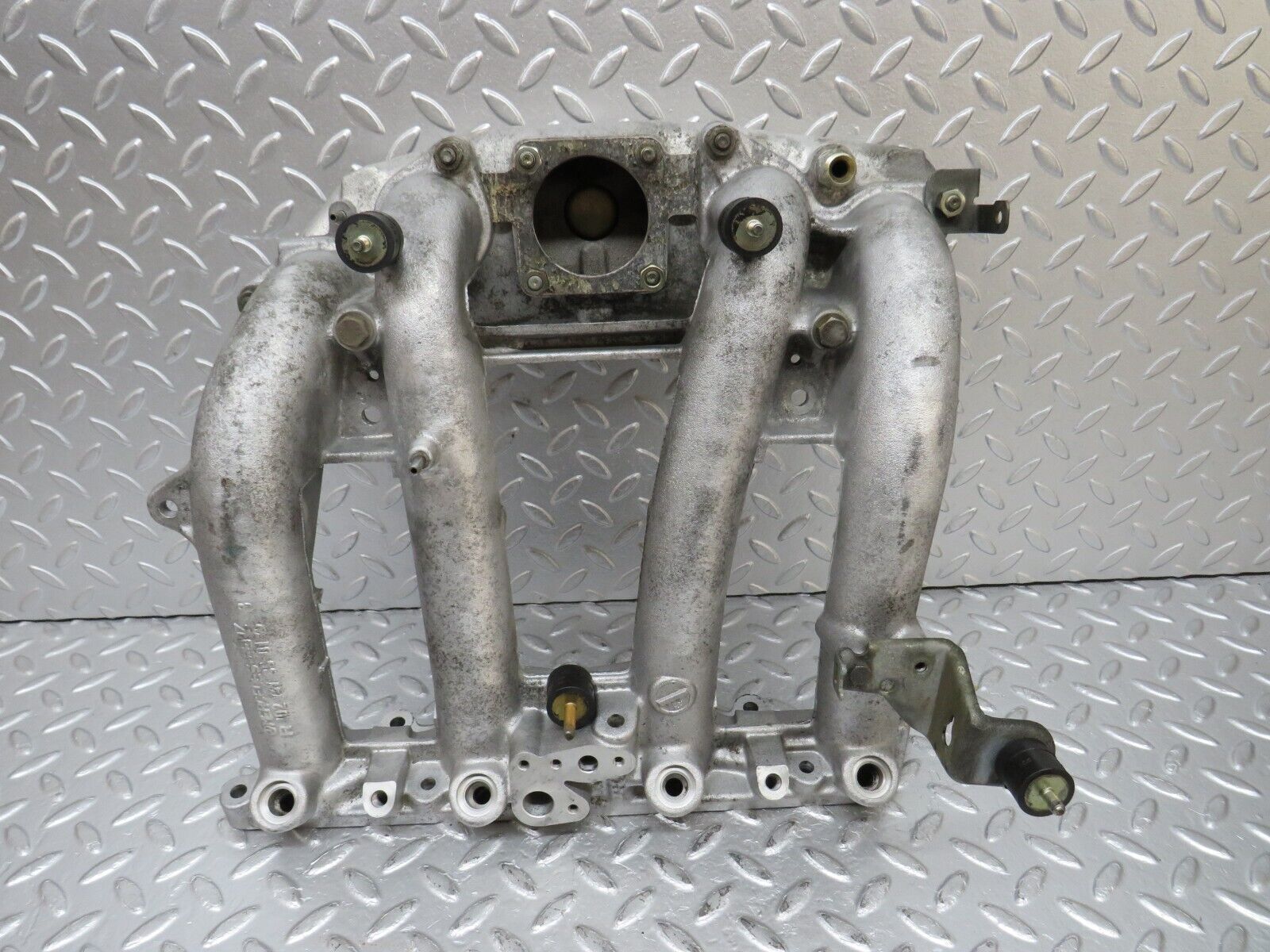 33863 Mercedes-Benz W201 190E 2.0L Intake Manifold 1021413501
