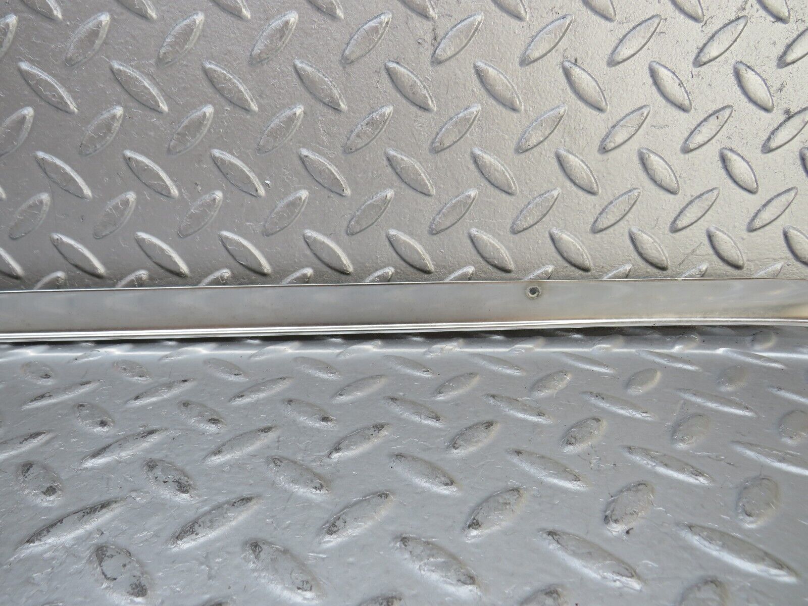 36325 Mercedes-Benz W126 420SE Roof Chrome Trim Left Side