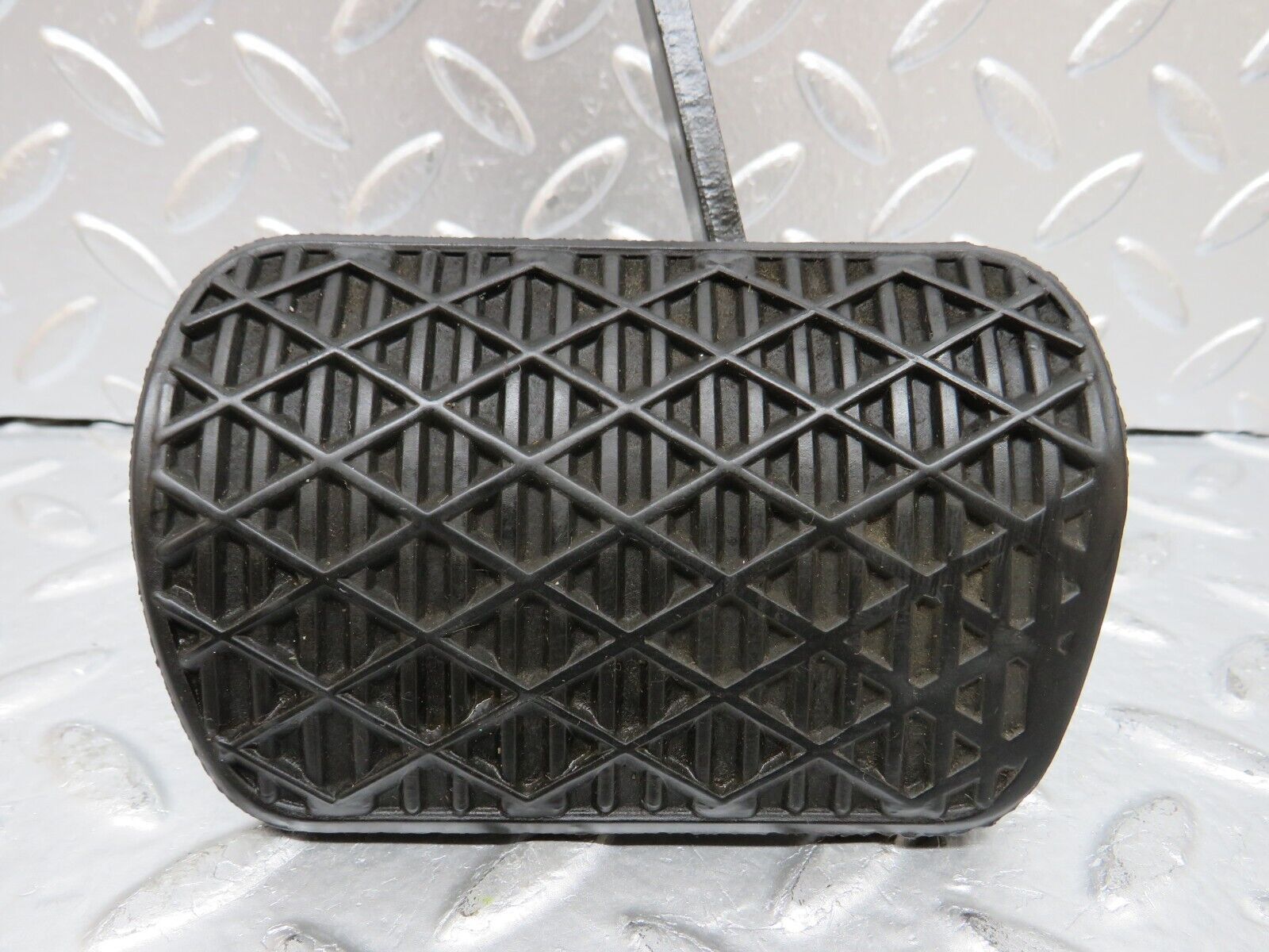 29330 Mercedes-Benz W124 230E Brake Pedal 1232910082