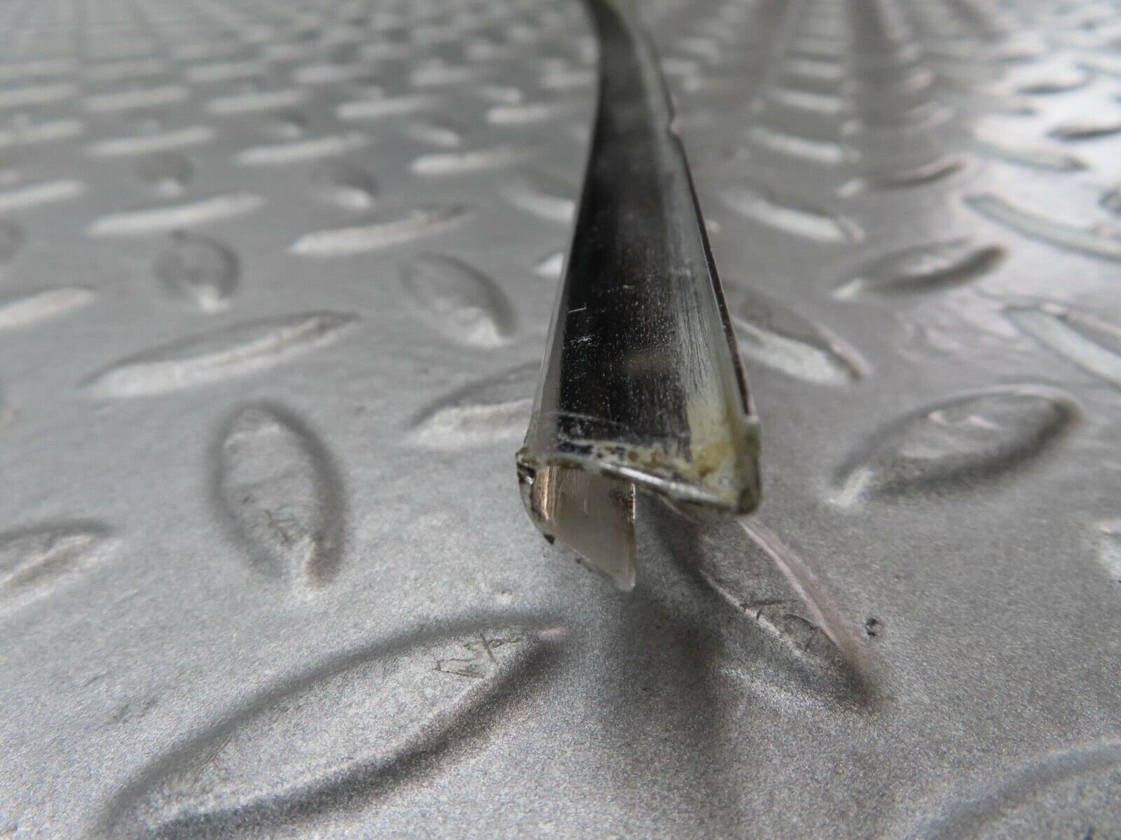 12589 Mercedes-Benz W108 280SE 3.5 Rear Right Door Window Chrome Frame