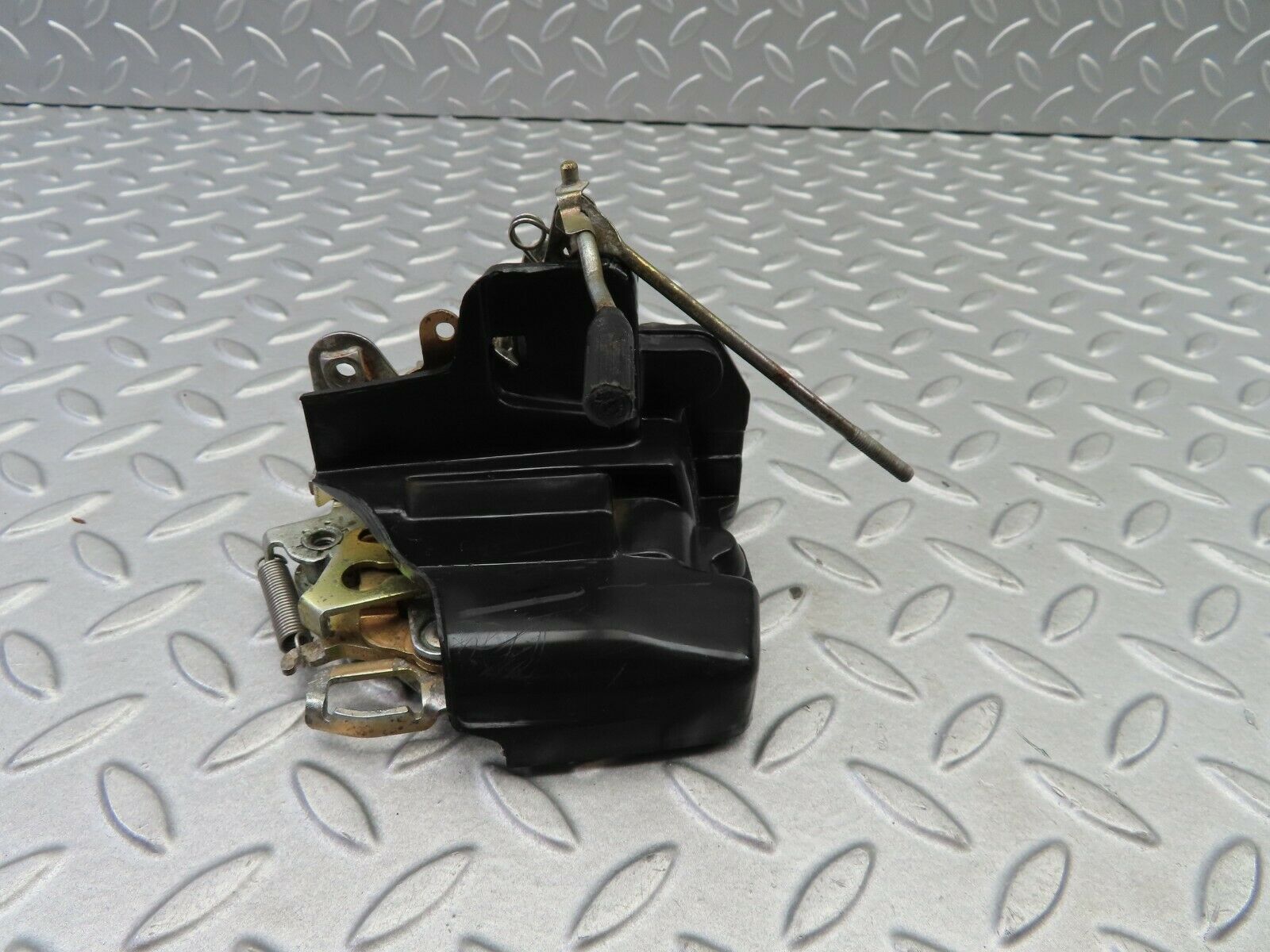 6117 Mercedes-Benz W126 380SE Front Left Door Lock Mechanism