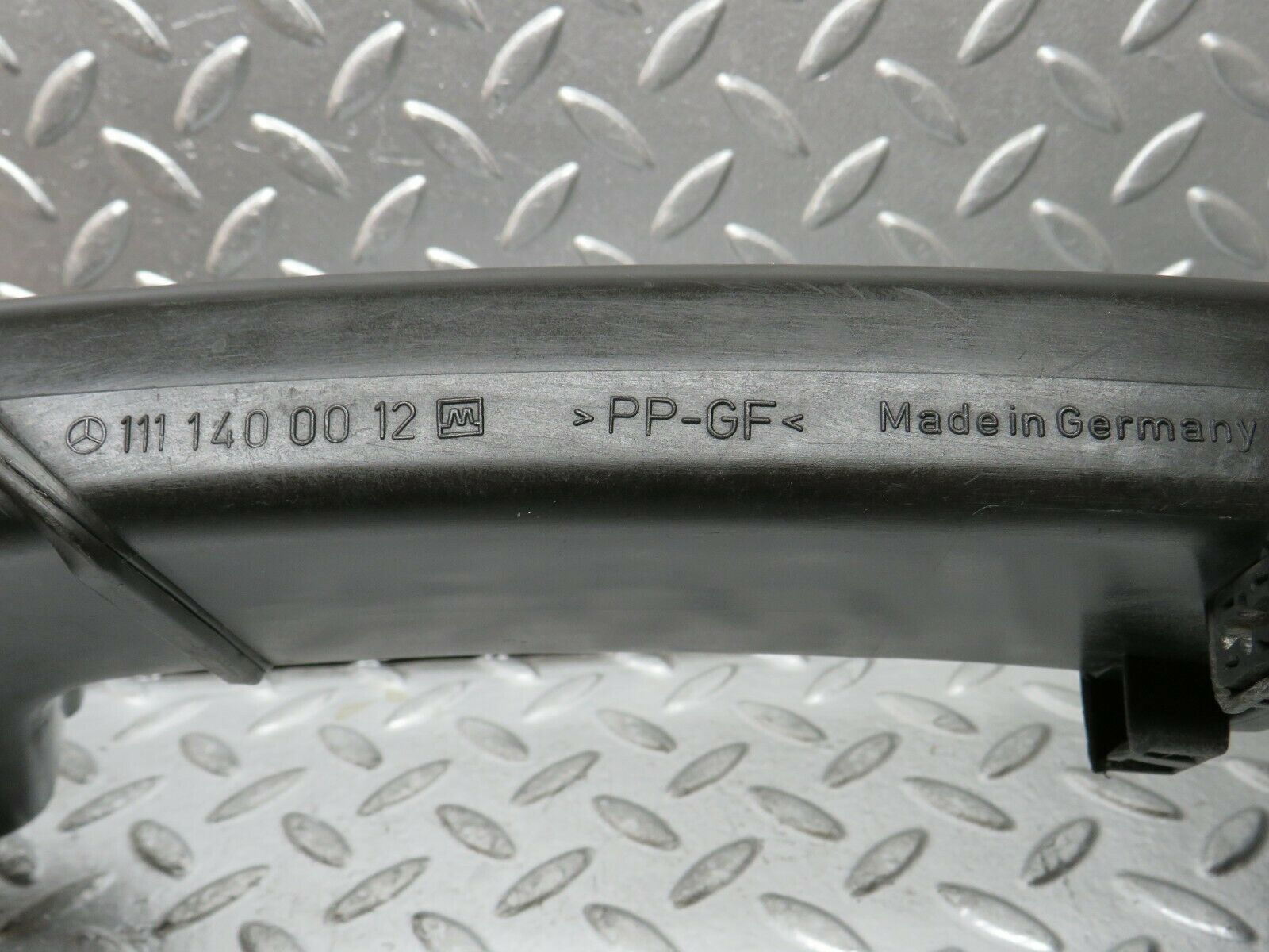 24268 Mercedes-Benz S124 220TE Wagon Air Intake Pipe 1111400012