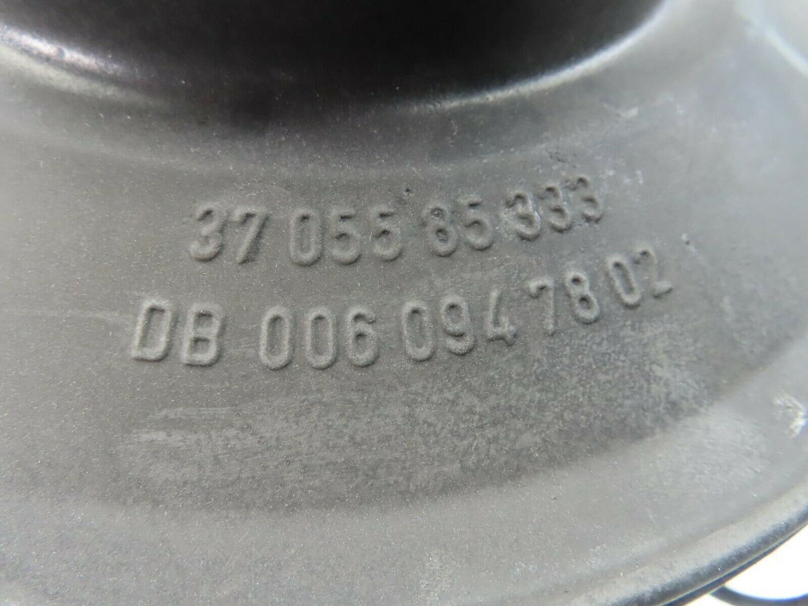 8592 Mercedes-Benz W115 Air Filter Housing 0060947802